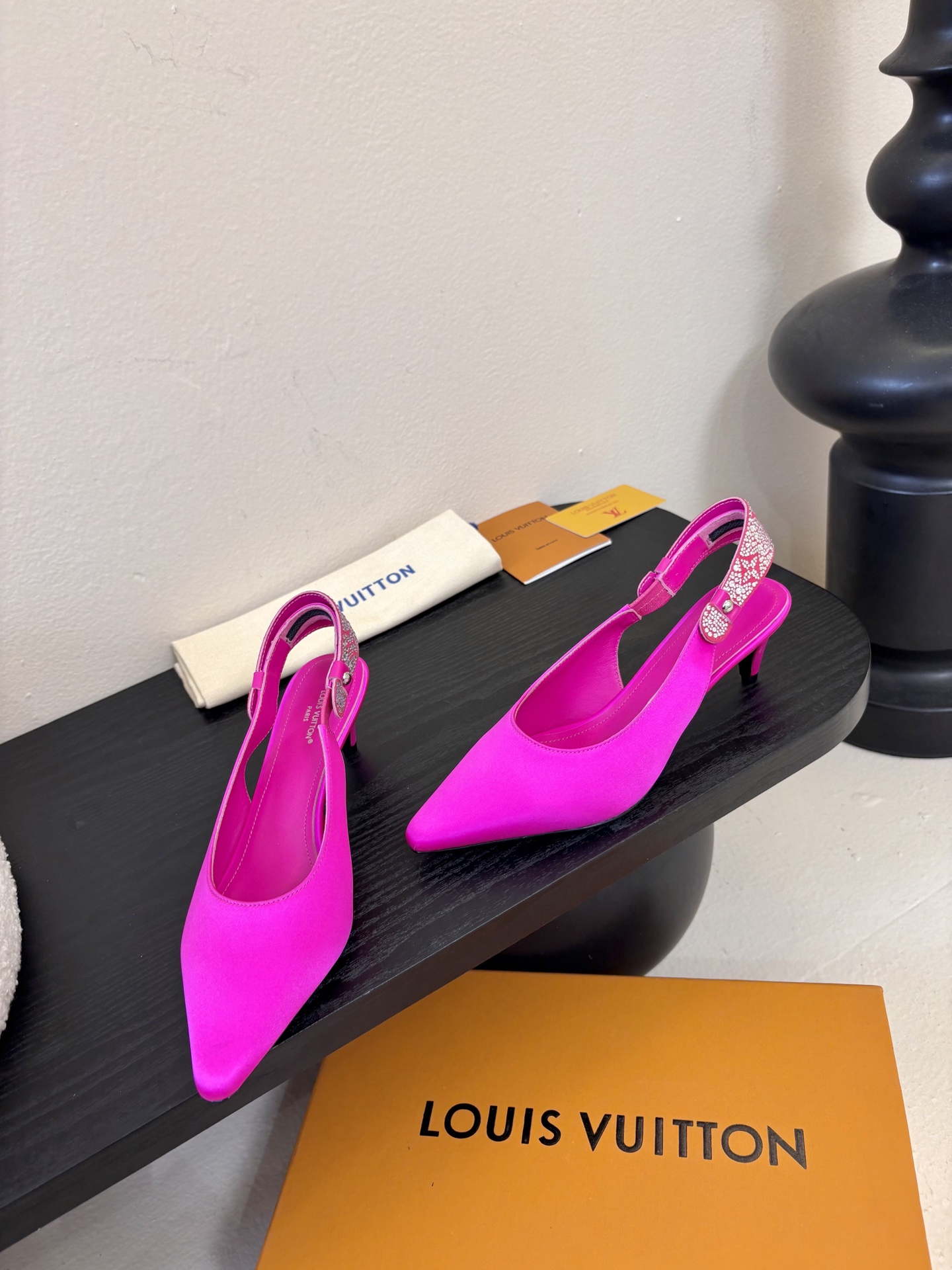 夏季新款 LOUIS VUITTON 路易威登 LV LEGACY 露跟高跟鞋后空凉鞋尖头猫跟高跟凉鞋本