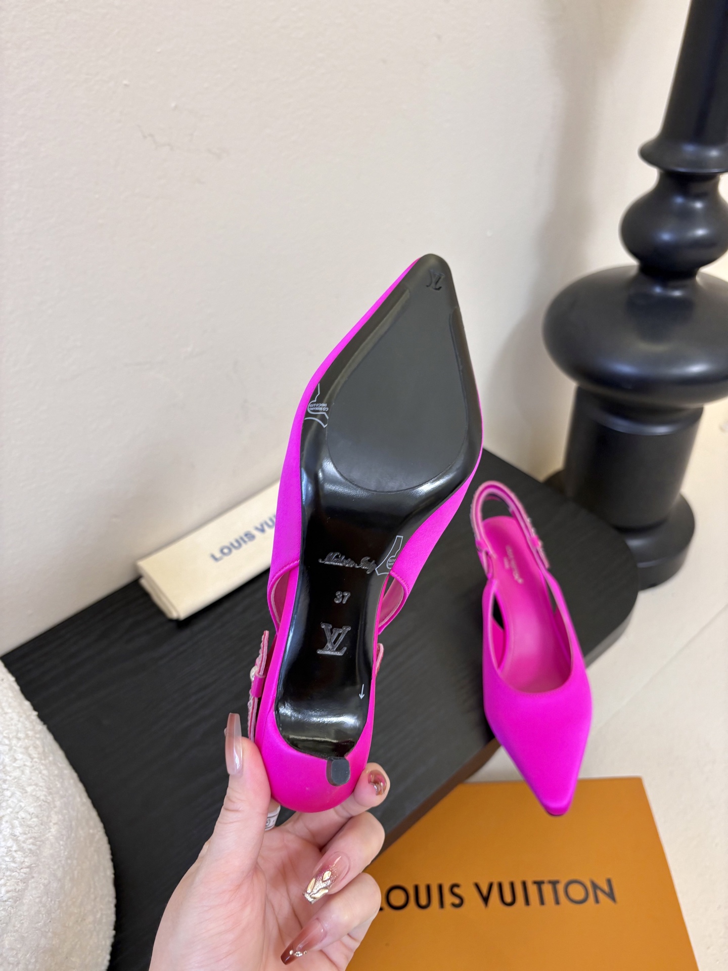 夏季新款 LOUIS VUITTON 路易威登 LV LEGACY 露跟高跟鞋后空凉鞋尖头猫跟高跟凉鞋本