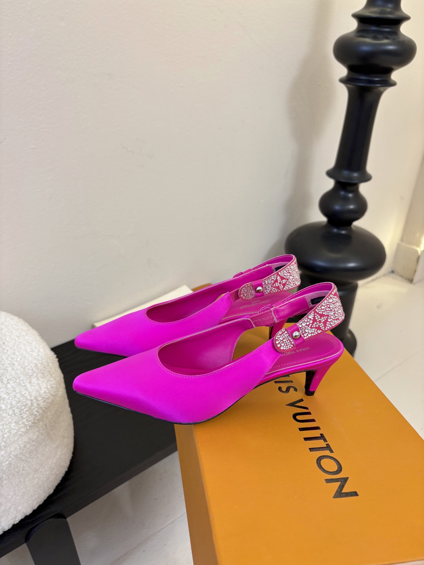 夏季新款 LOUIS VUITTON 路易威登 LV LEGACY 露跟高跟鞋后空凉鞋尖头猫跟高跟凉鞋本