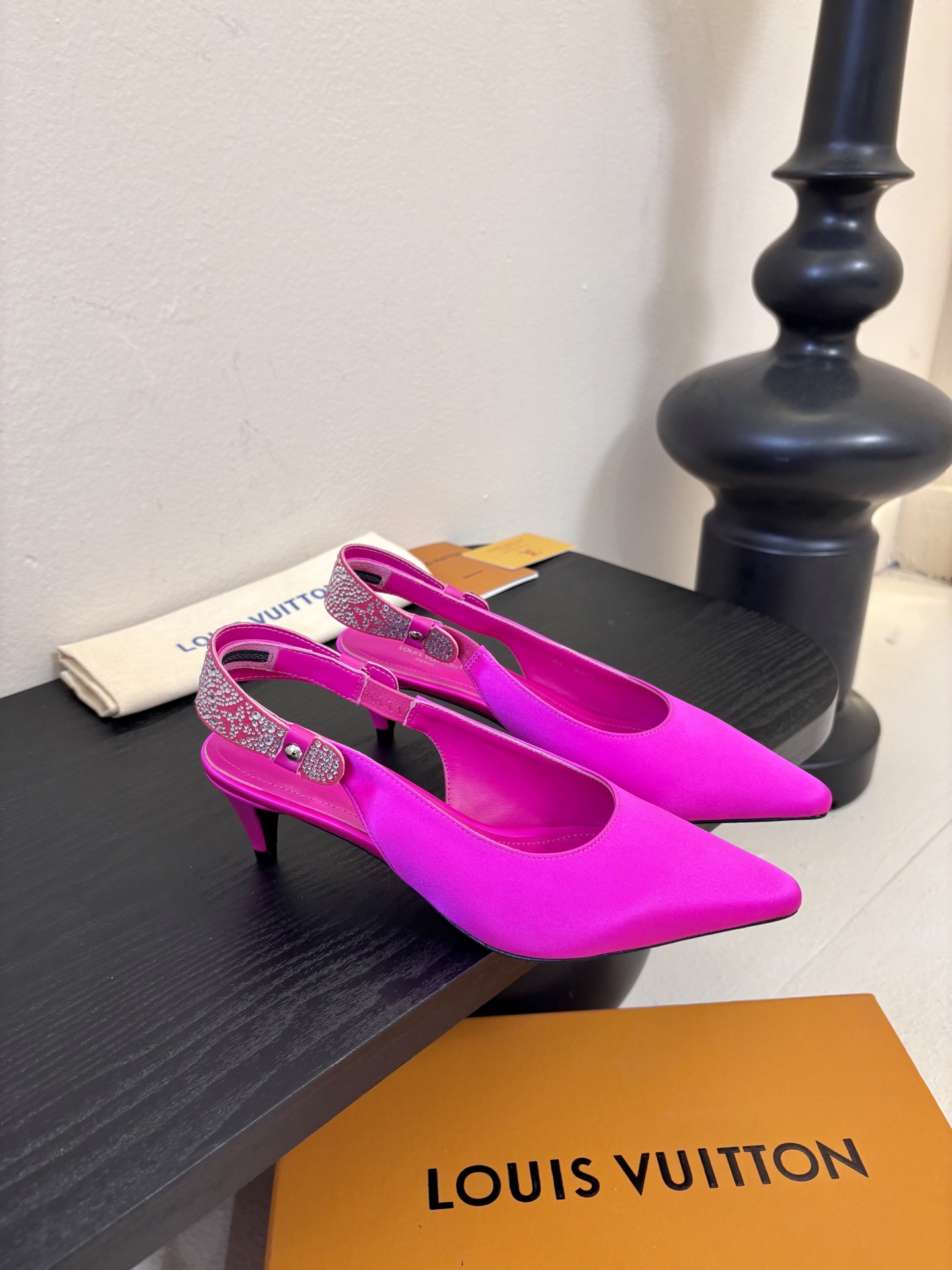 夏季新款 LOUIS VUITTON 路易威登 LV LEGACY 露跟高跟鞋后空凉鞋尖头猫跟高跟凉鞋本