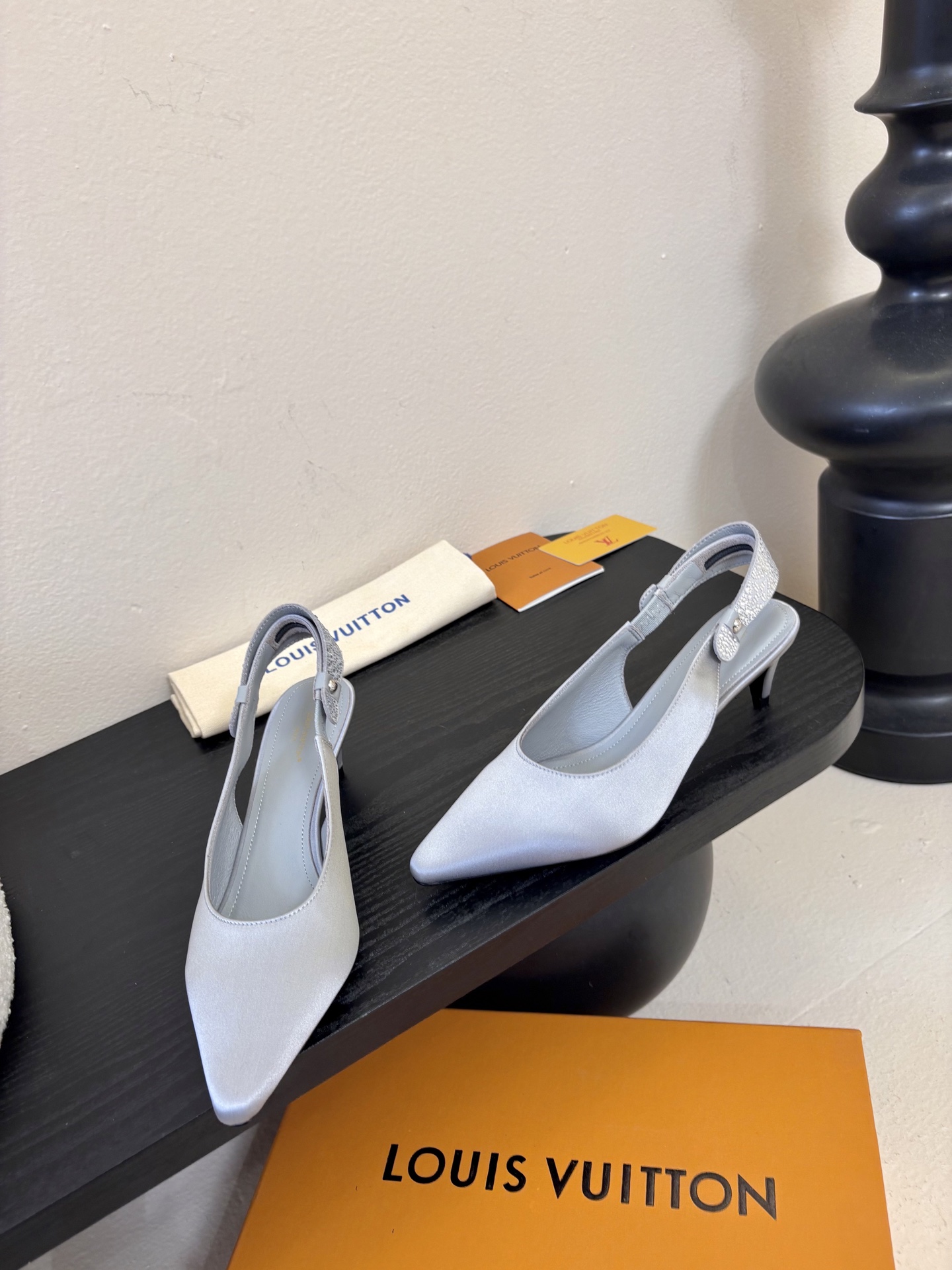 夏季新款 LOUIS VUITTON 路易威登 LV LEGACY 露跟高跟鞋后空凉鞋尖头猫跟高跟凉鞋本