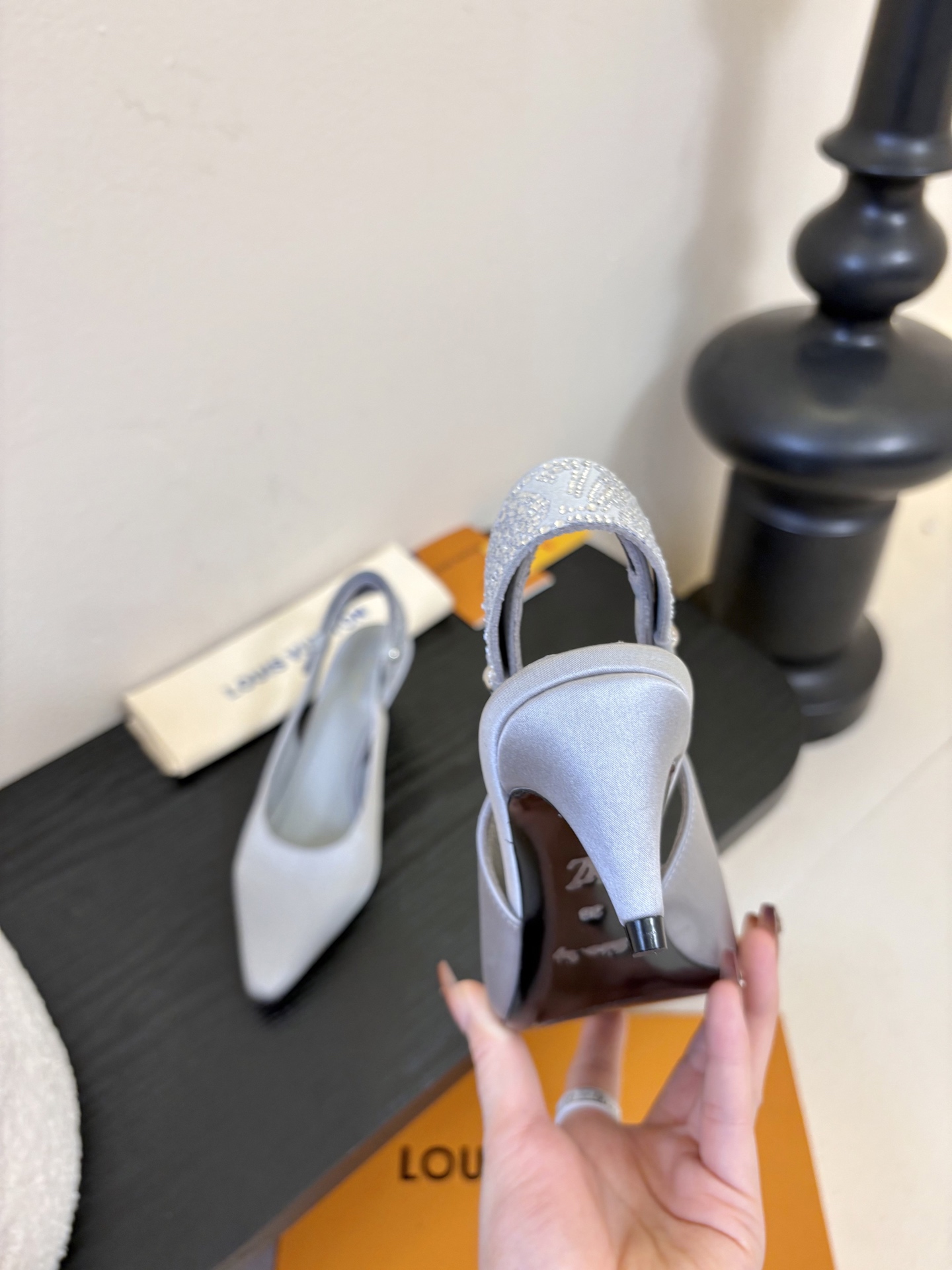 夏季新款 LOUIS VUITTON 路易威登 LV LEGACY 露跟高跟鞋后空凉鞋尖头猫跟高跟凉鞋本