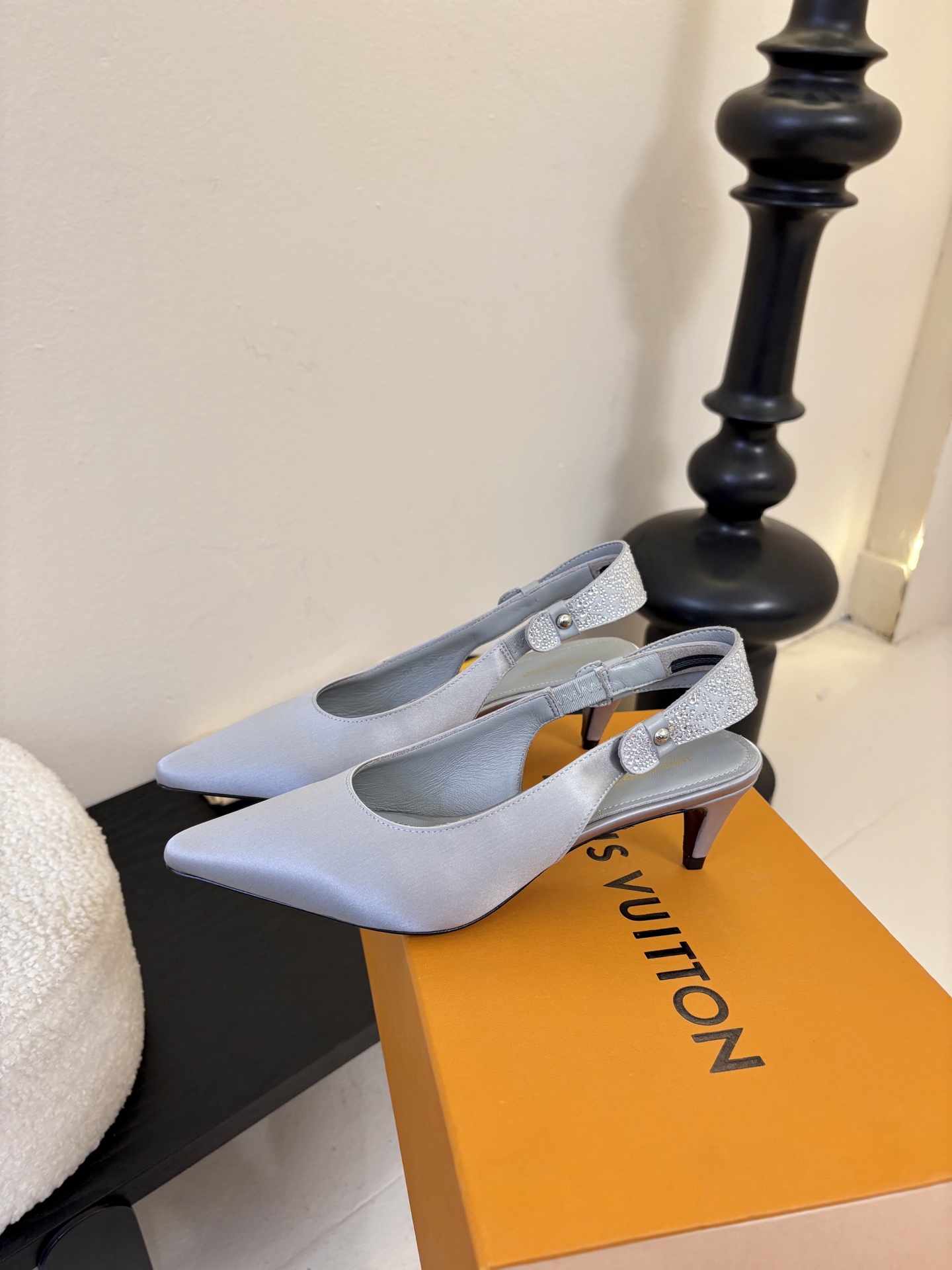 夏季新款 LOUIS VUITTON 路易威登 LV LEGACY 露跟高跟鞋后空凉鞋尖头猫跟高跟凉鞋本