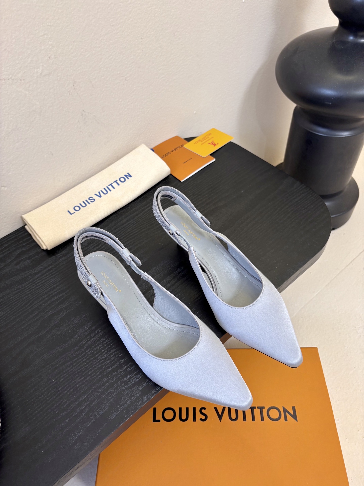 夏季新款 LOUIS VUITTON 路易威登 LV LEGACY 露跟高跟鞋后空凉鞋尖头猫跟高跟凉鞋本