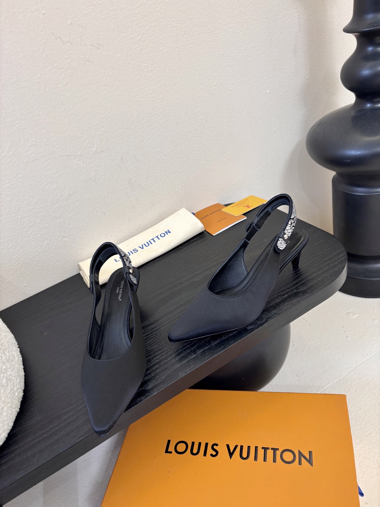 夏季新款 LOUIS VUITTON 路易威登 LV LEGACY 露跟高跟鞋后空凉鞋尖头猫跟高跟凉鞋本