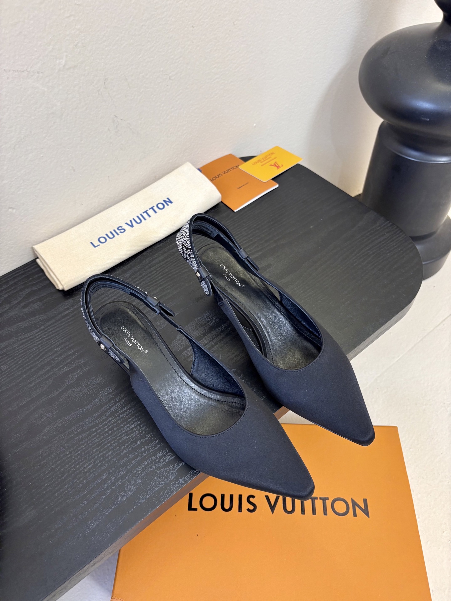 夏季新款 LOUIS VUITTON 路易威登 LV LEGACY 露跟高跟鞋后空凉鞋尖头猫跟高跟凉鞋本