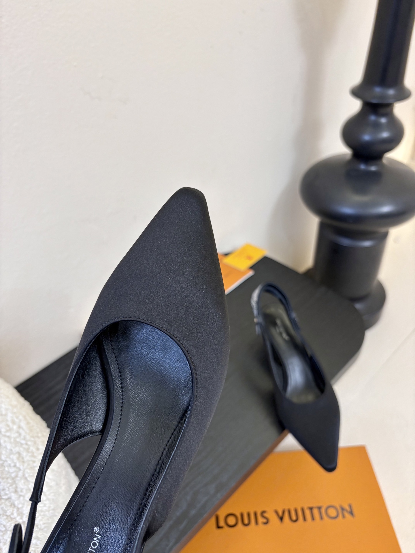 夏季新款 LOUIS VUITTON 路易威登 LV LEGACY 露跟高跟鞋后空凉鞋尖头猫跟高跟凉鞋本