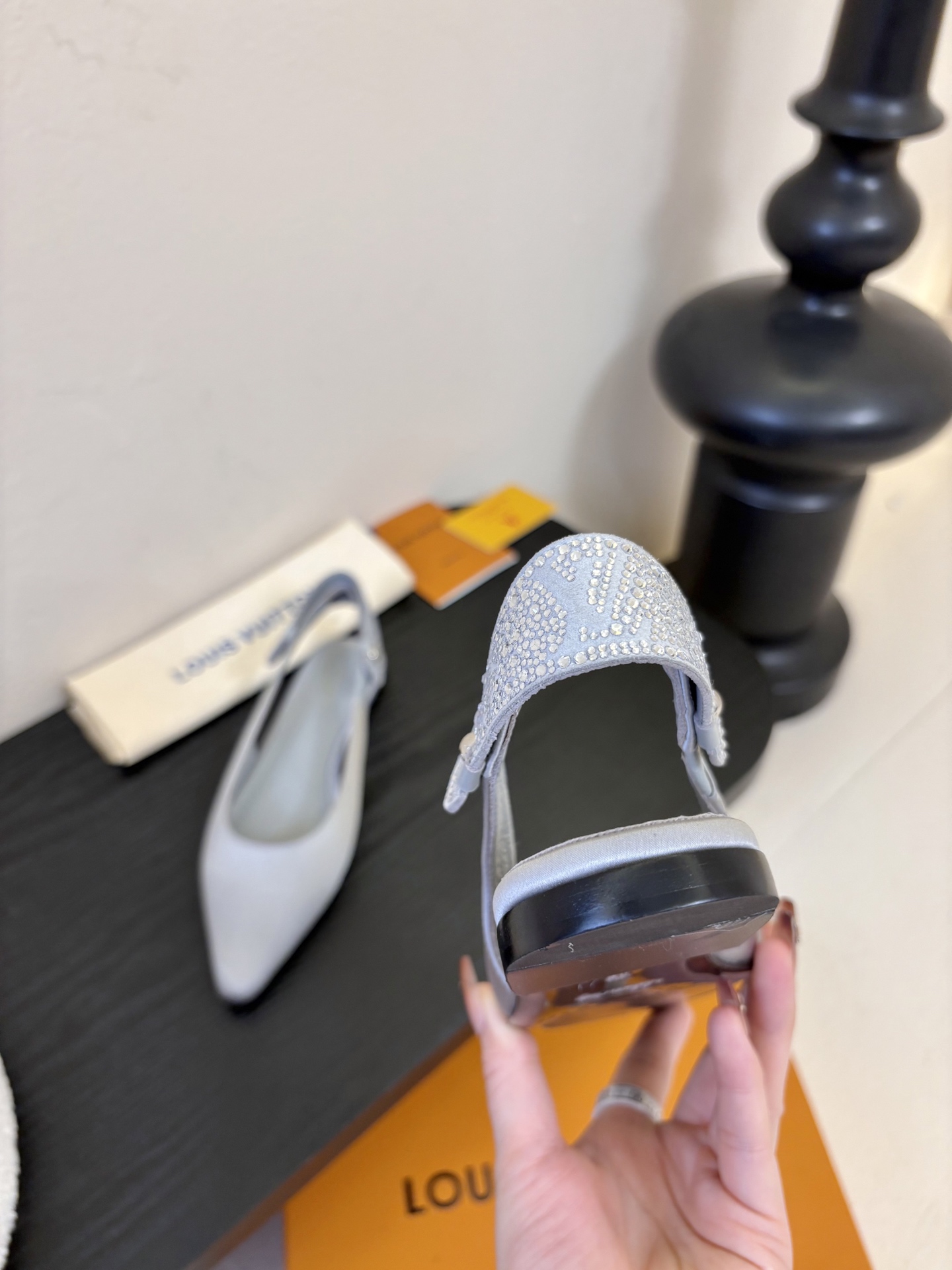 夏季新款 LOUIS VUITTON 路易威登 LV LEGACY 露跟高跟鞋后空凉鞋尖头猫跟高跟凉鞋本