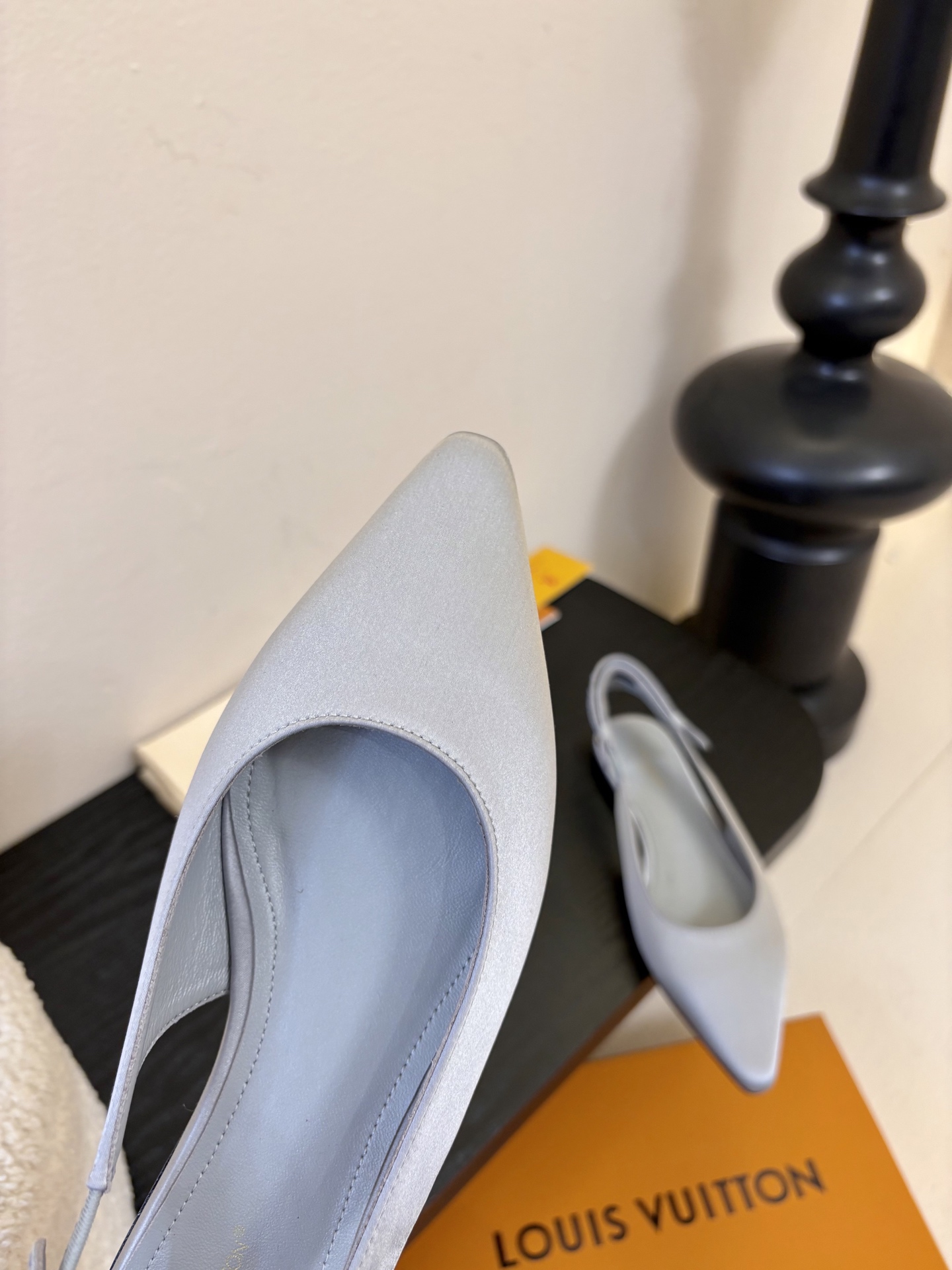 夏季新款 LOUIS VUITTON 路易威登 LV LEGACY 露跟高跟鞋后空凉鞋尖头猫跟高跟凉鞋本