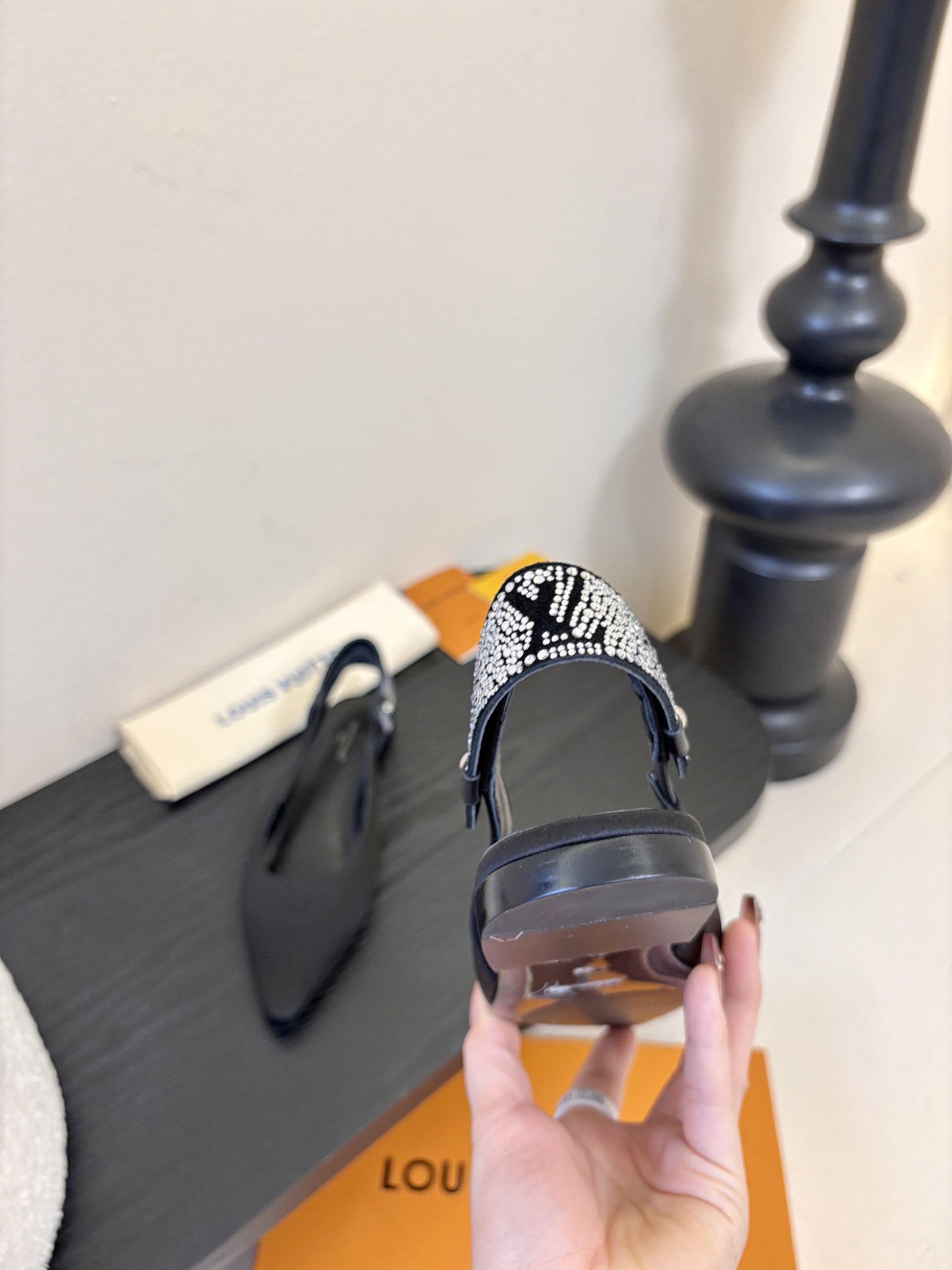 夏季新款 LOUIS VUITTON 路易威登 LV LEGACY 露跟高跟鞋后空凉鞋尖头猫跟高跟凉鞋本