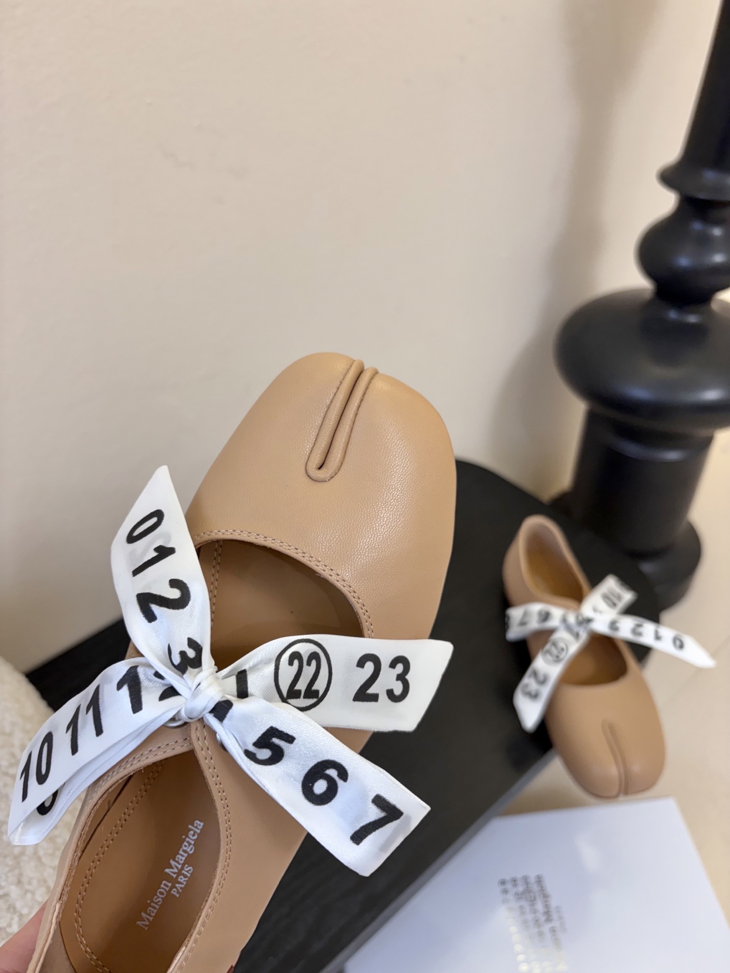 2026 5Maison Margie马吉拉•分趾粗跟平底复古玛丽珍娃娃头苹果头芭蕾舞指鱼嘴单鞋棒了的版