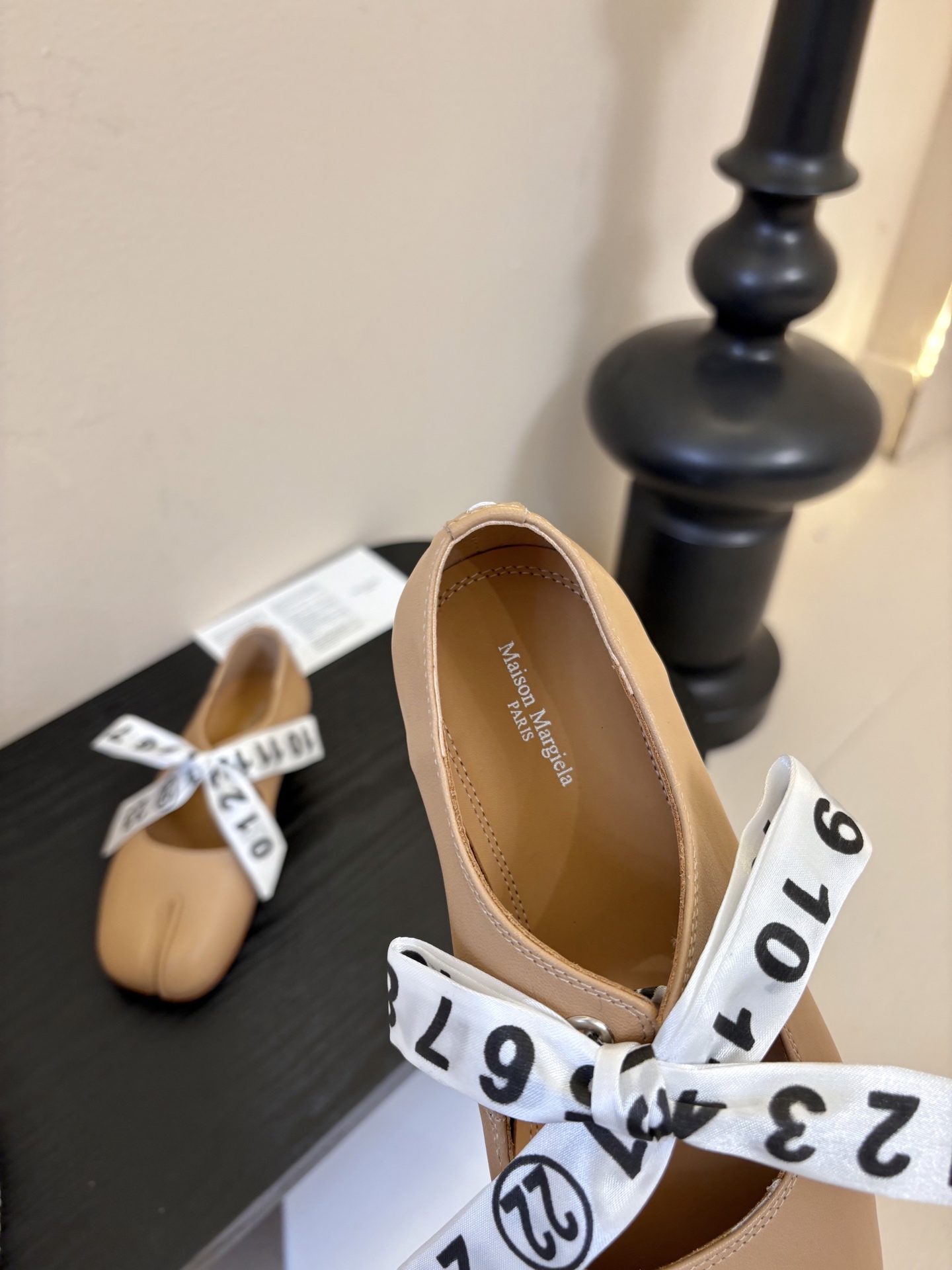 2026 5Maison Margie马吉拉•分趾粗跟平底复古玛丽珍娃娃头苹果头芭蕾舞指鱼嘴单鞋棒了的版