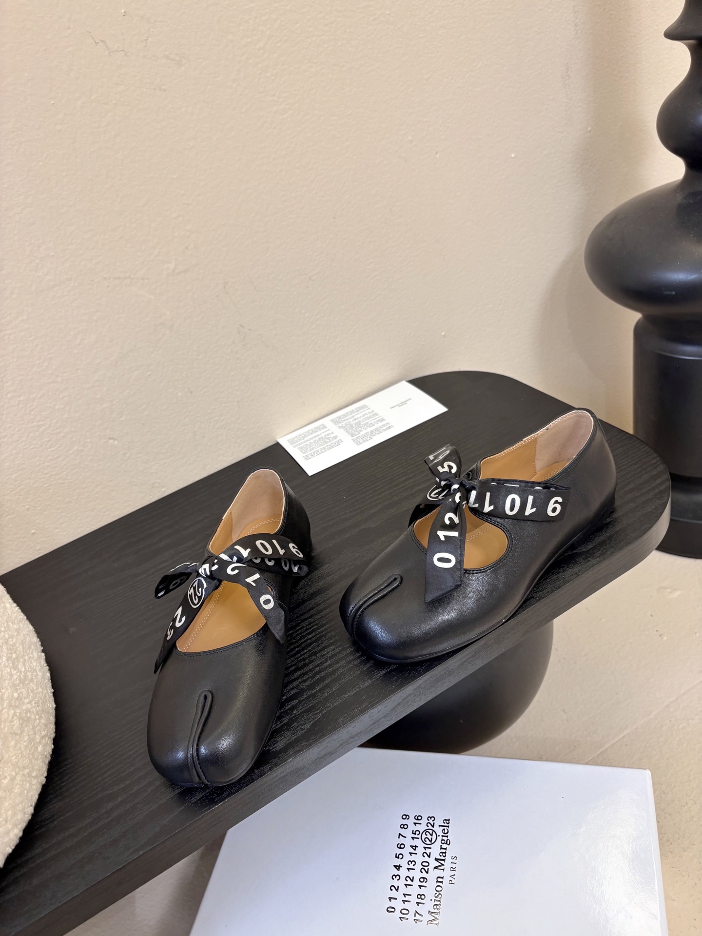 2026 5Maison Margie马吉拉•分趾粗跟平底复古玛丽珍娃娃头苹果头芭蕾舞指鱼嘴单鞋棒了的版