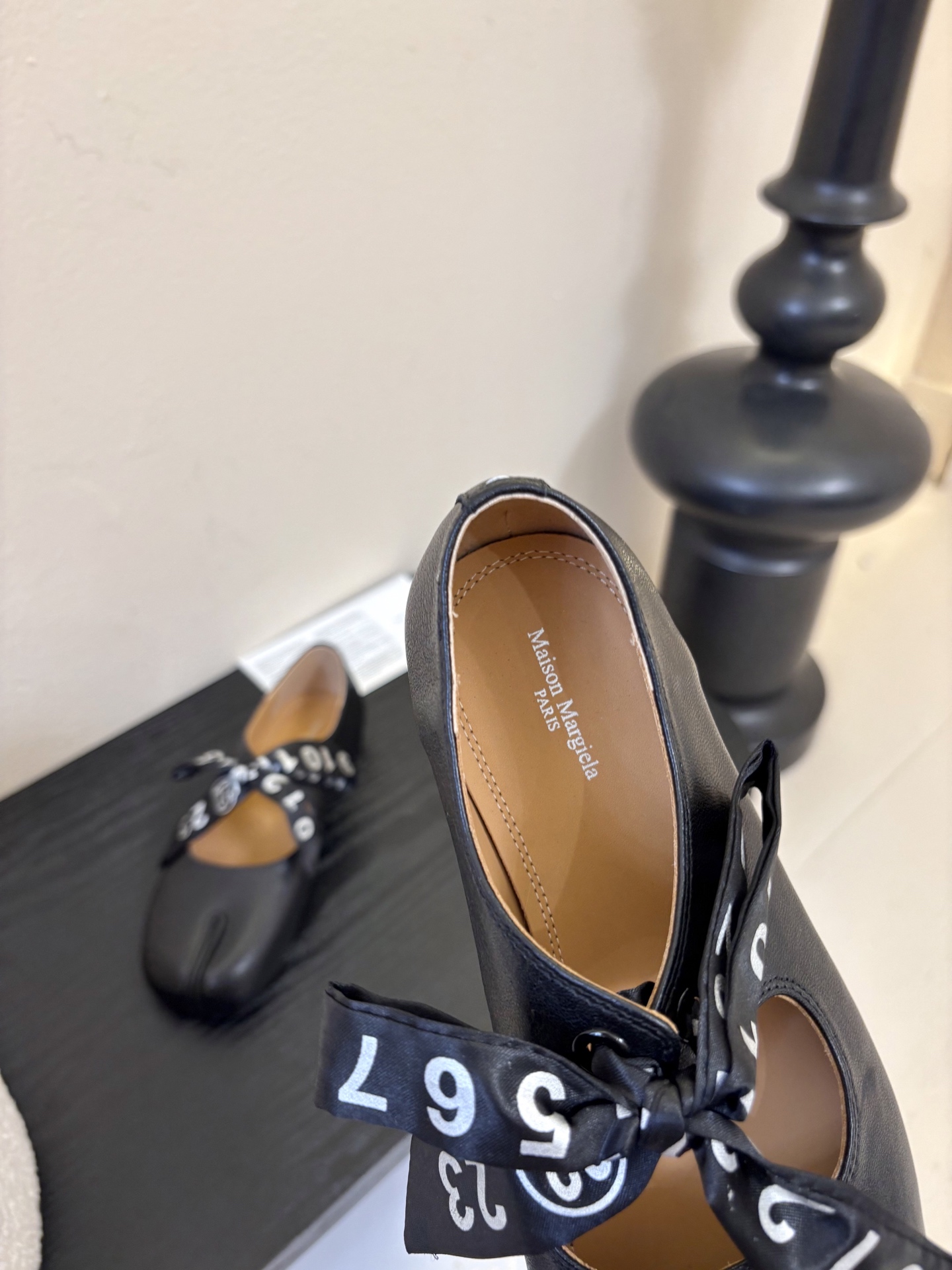 2026 5Maison Margie马吉拉•分趾粗跟平底复古玛丽珍娃娃头苹果头芭蕾舞指鱼嘴单鞋棒了的版