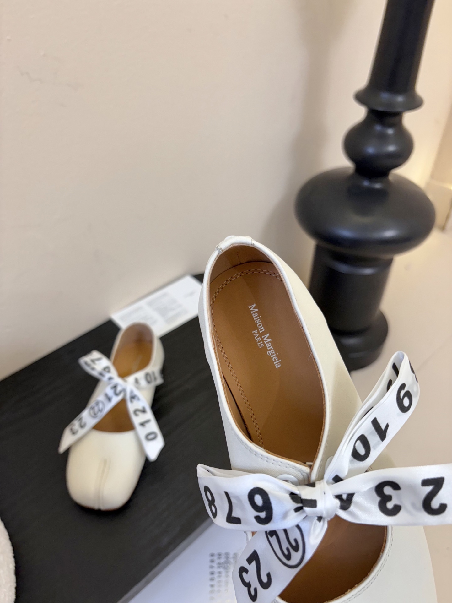 2026 5Maison Margie马吉拉•分趾粗跟平底复古玛丽珍娃娃头苹果头芭蕾舞指鱼嘴单鞋棒了的版