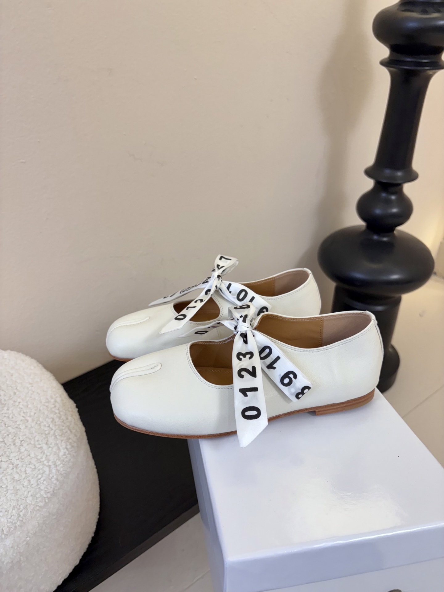 2026 5Maison Margie马吉拉•分趾粗跟平底复古玛丽珍娃娃头苹果头芭蕾舞指鱼嘴单鞋棒了的版