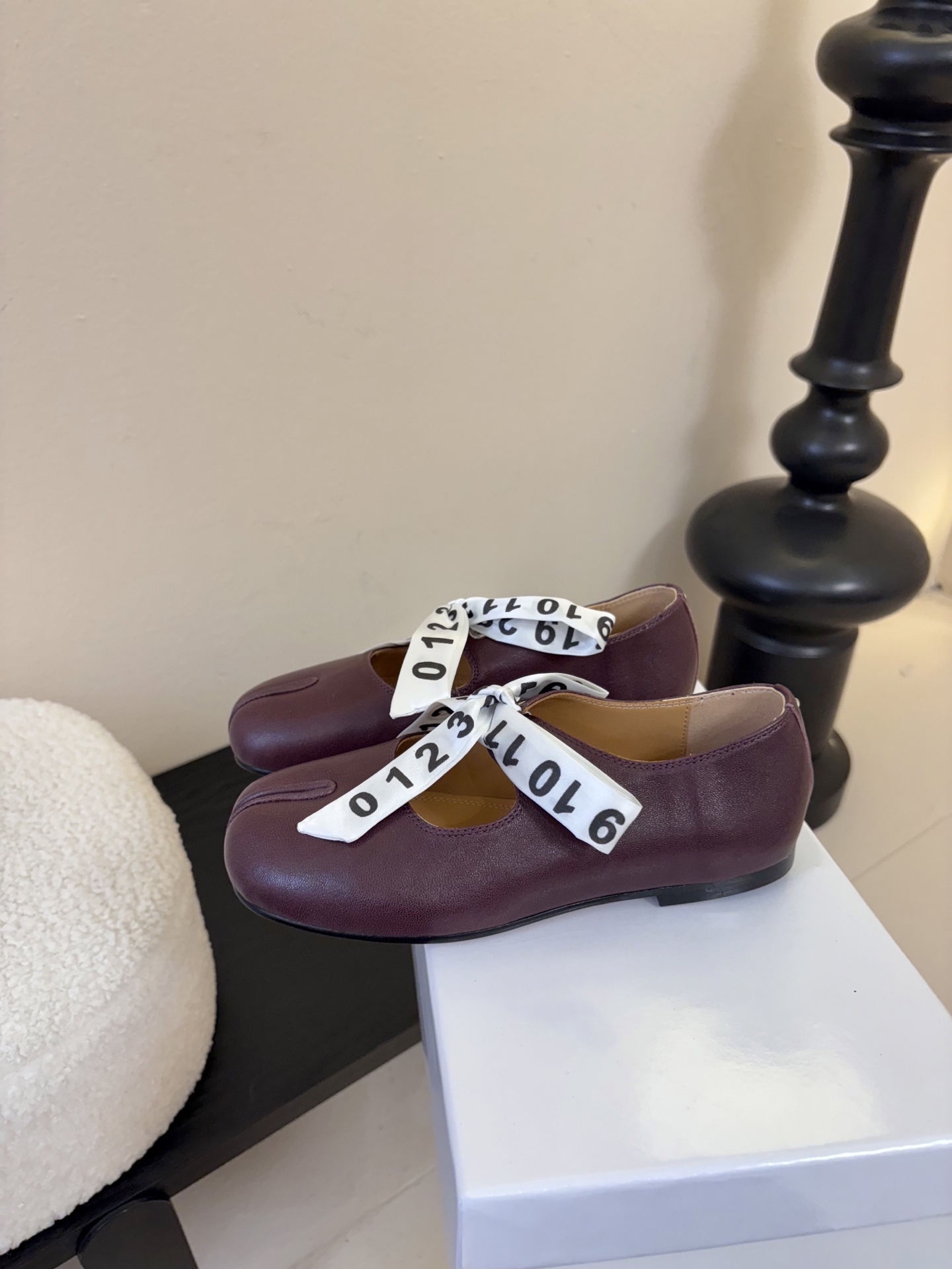 2026 5Maison Margie马吉拉•分趾粗跟平底复古玛丽珍娃娃头苹果头芭蕾舞指鱼嘴单鞋棒了的版