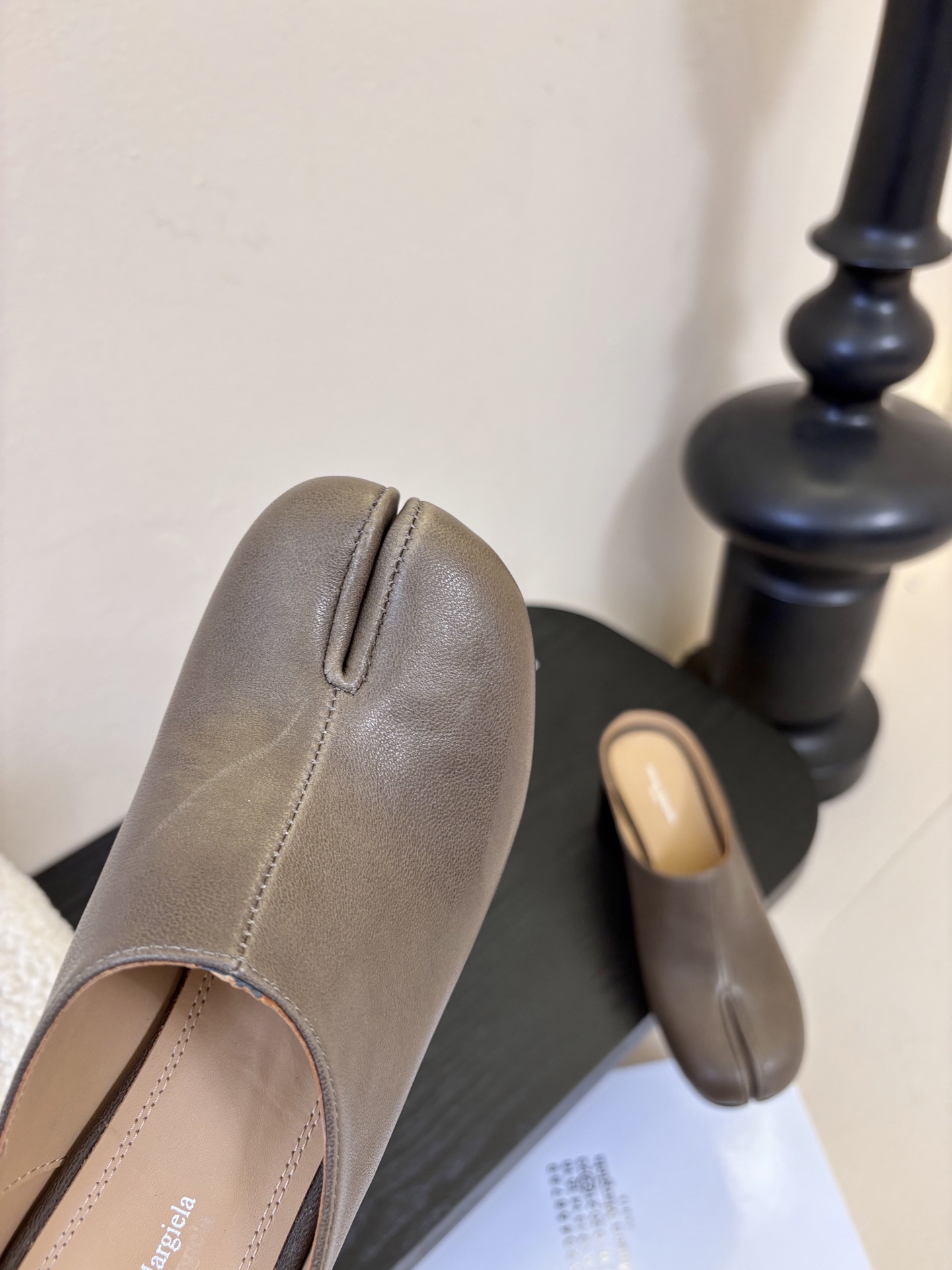 Maison Marginal* MM6苹果头芭蕾舞凉鞋马吉拉设计师太有才了 作为设计元素打造鞋品💯 单