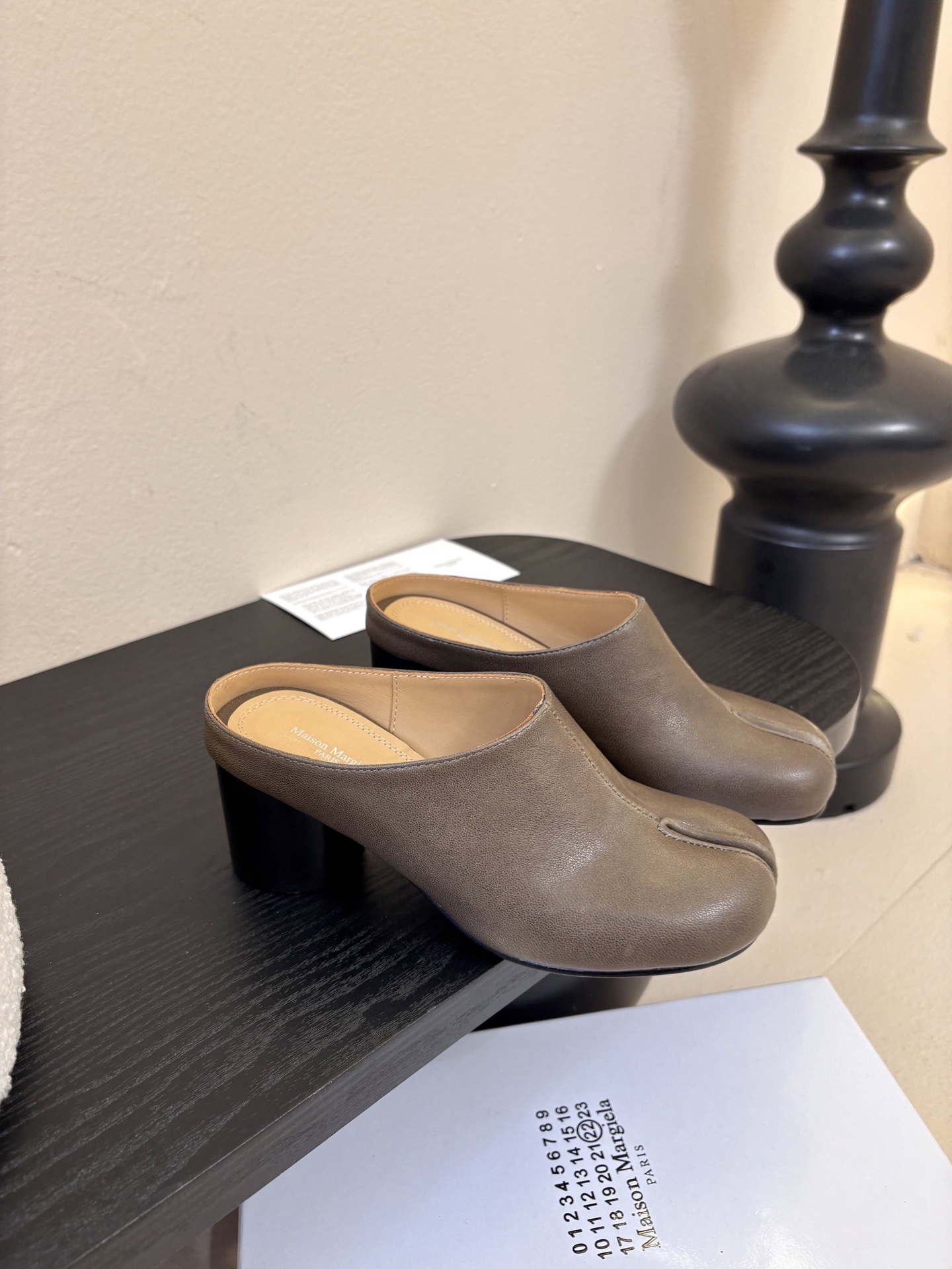 Maison Marginal* MM6苹果头芭蕾舞凉鞋马吉拉设计师太有才了 作为设计元素打造鞋品💯 单