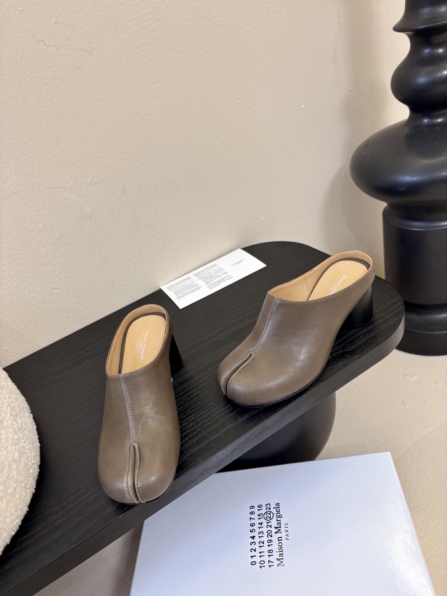 Maison Marginal* MM6苹果头芭蕾舞凉鞋马吉拉设计师太有才了 作为设计元素打造鞋品💯 单