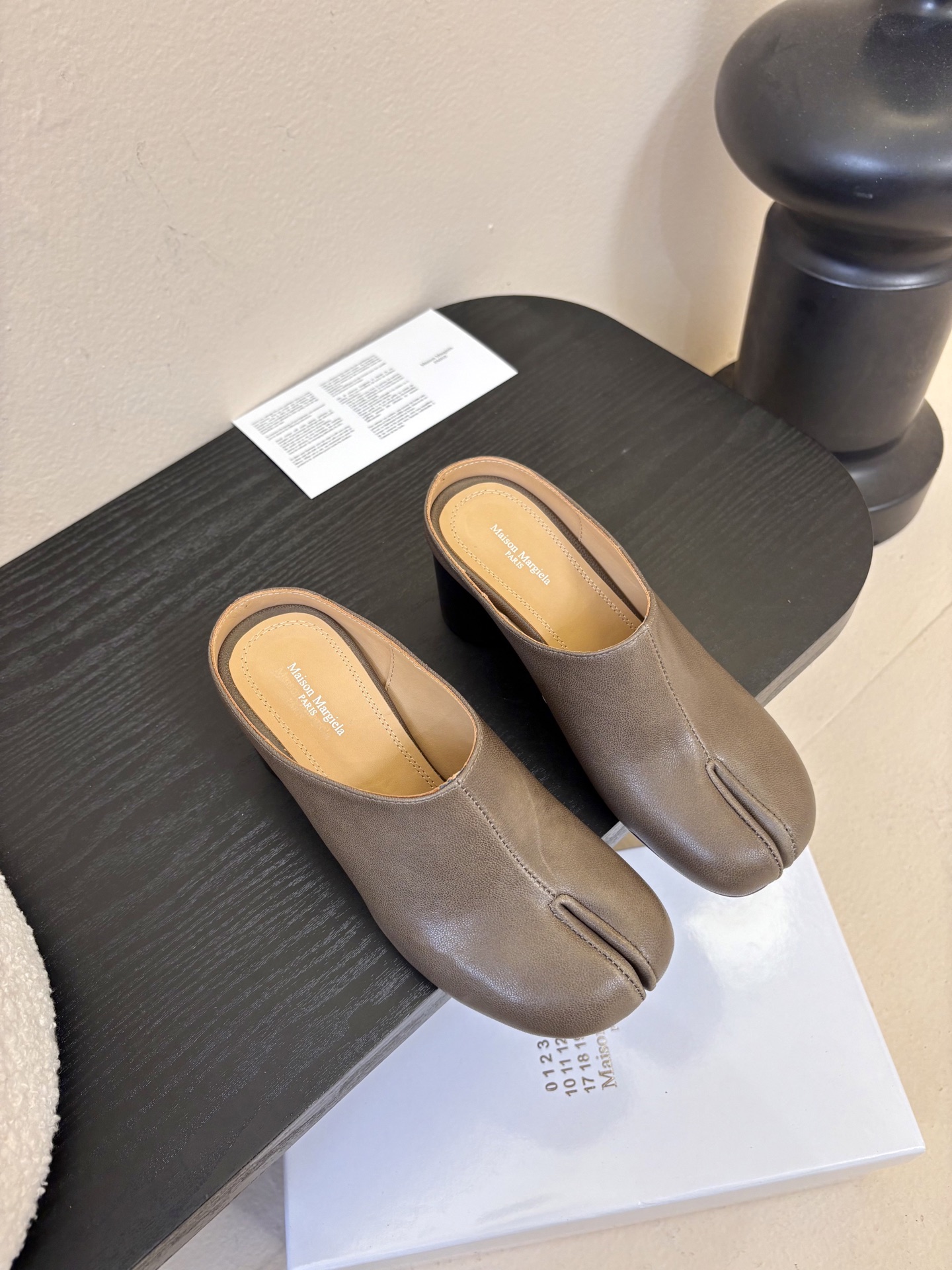 Maison Marginal* MM6苹果头芭蕾舞凉鞋马吉拉设计师太有才了 作为设计元素打造鞋品💯 单