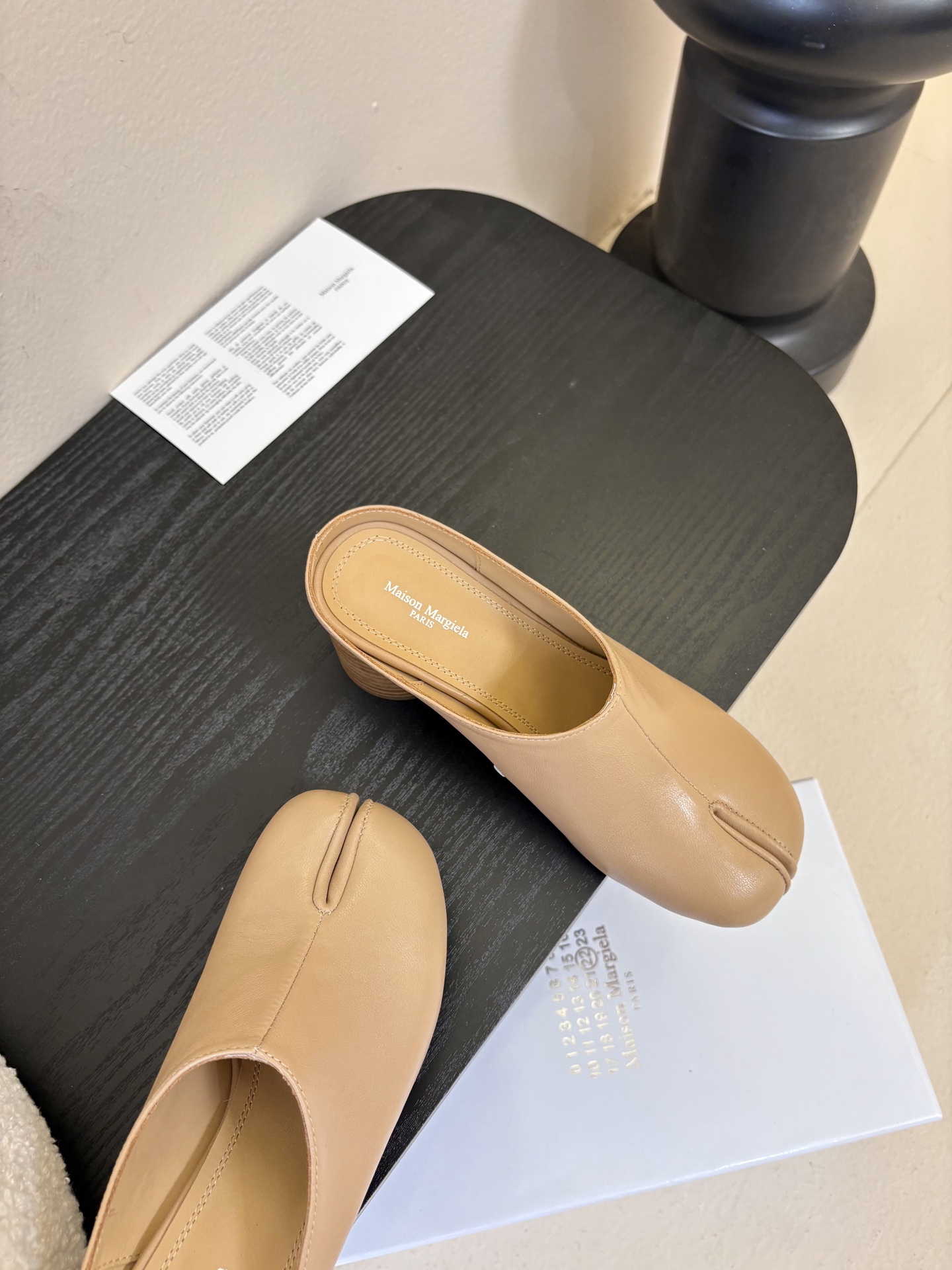 Maison Marginal* MM6苹果头芭蕾舞凉鞋马吉拉设计师太有才了 作为设计元素打造鞋品💯 单