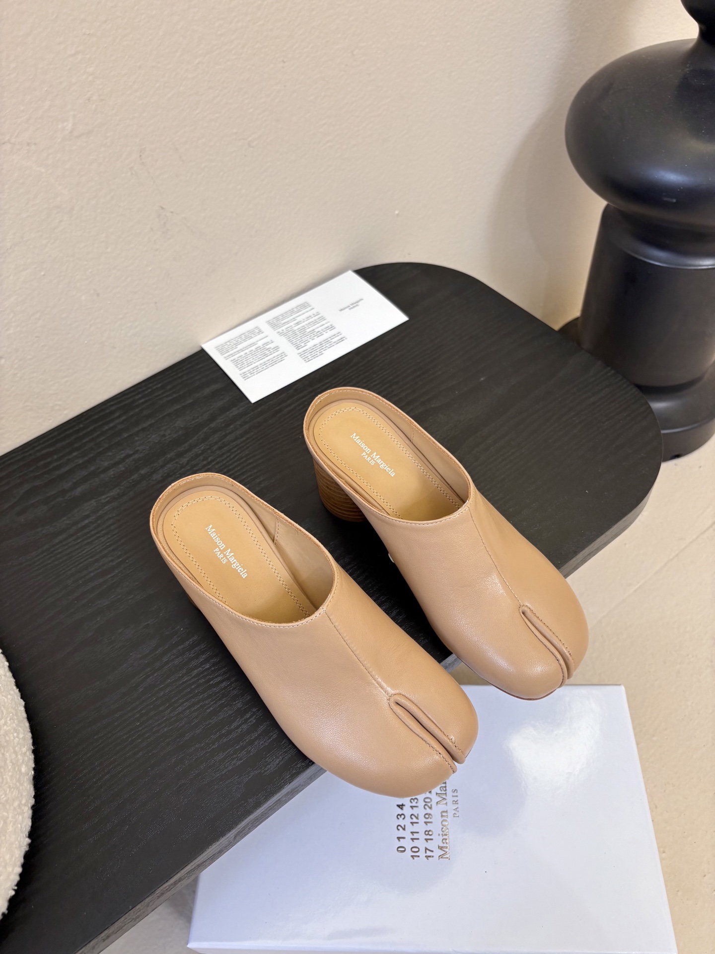 Maison Marginal* MM6苹果头芭蕾舞凉鞋马吉拉设计师太有才了 作为设计元素打造鞋品💯 单