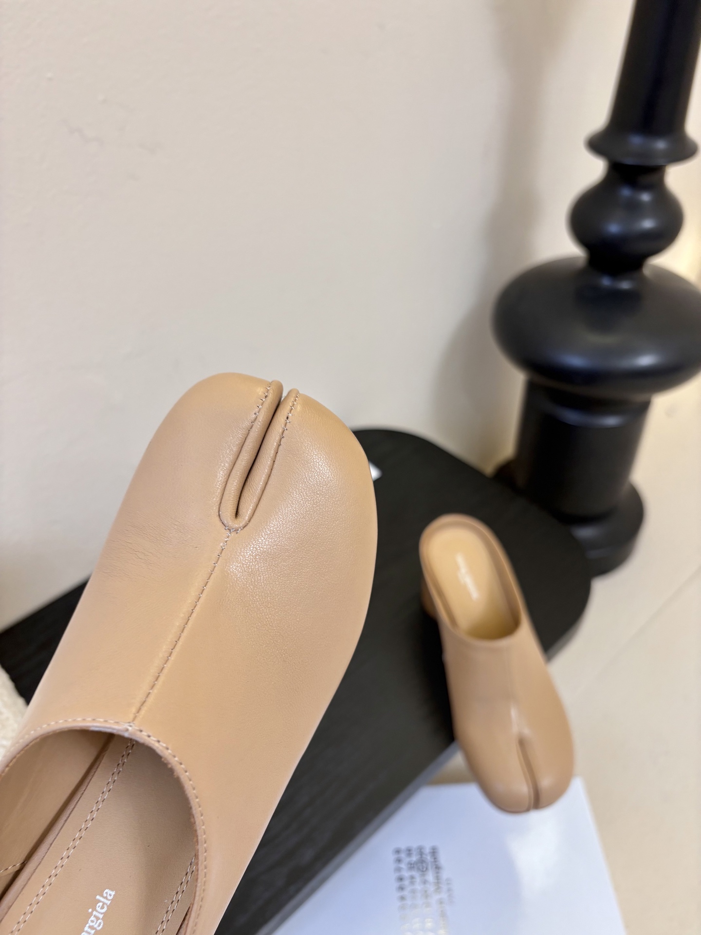 Maison Marginal* MM6苹果头芭蕾舞凉鞋马吉拉设计师太有才了 作为设计元素打造鞋品💯 单