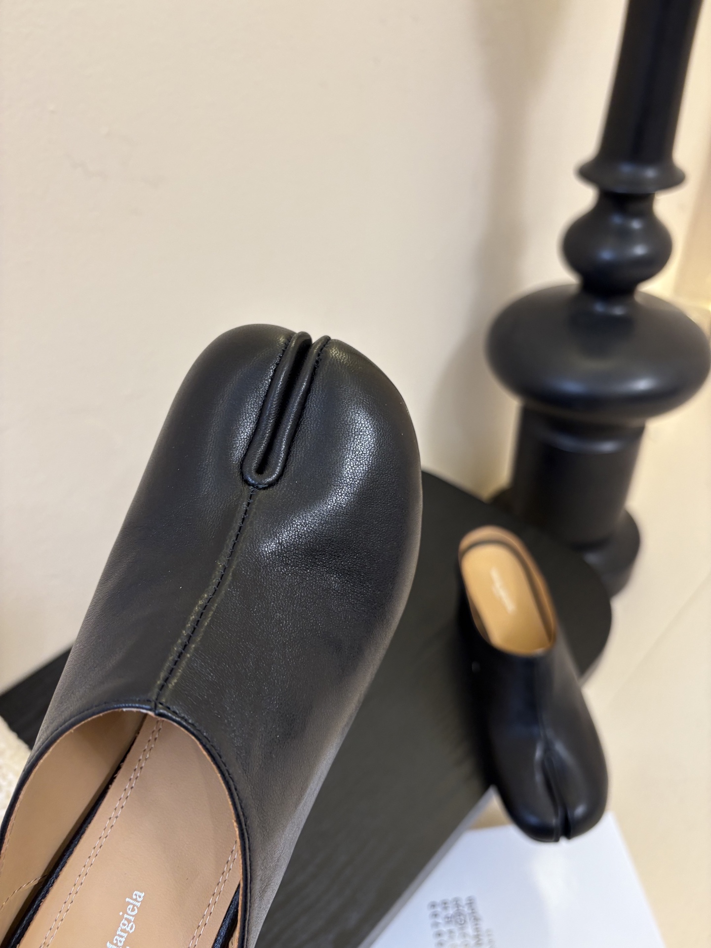 Maison Marginal* MM6苹果头芭蕾舞凉鞋马吉拉设计师太有才了 作为设计元素打造鞋品💯 单