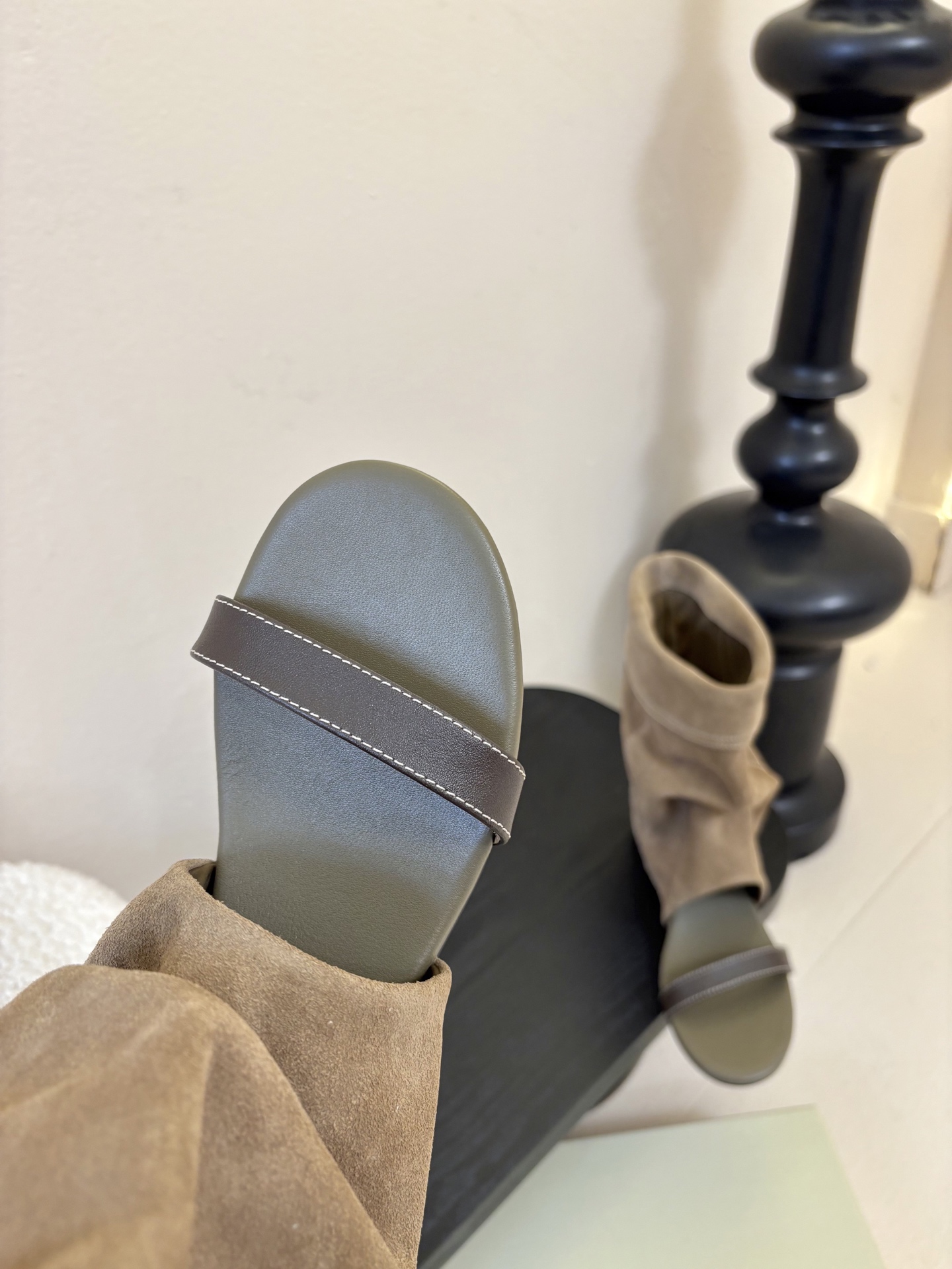 内增高4cmUNFOLIO一字带新款走秀款堆堆靴❗️慵懒法欧风，飒爆了💥 自然❗️舒适❗️洒脱❗️时髦精