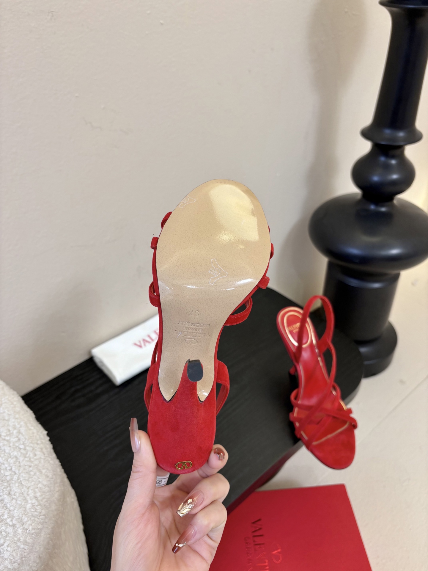 Valentino 华伦天奴 早春新品新款凉鞋 也太好穿啦...系带凉拖简直是夏天时髦巅峰鞋面 进口羊京