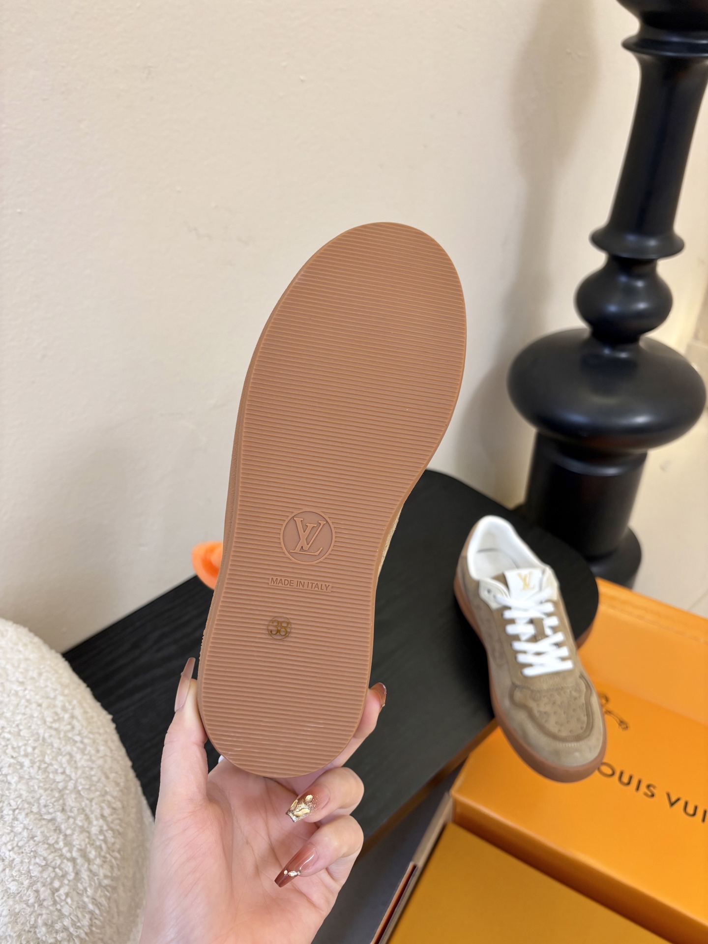 lv 26c new arrival～一上市就熱銷爆賣新鞋款 Lagoon Sneaker採用Monog