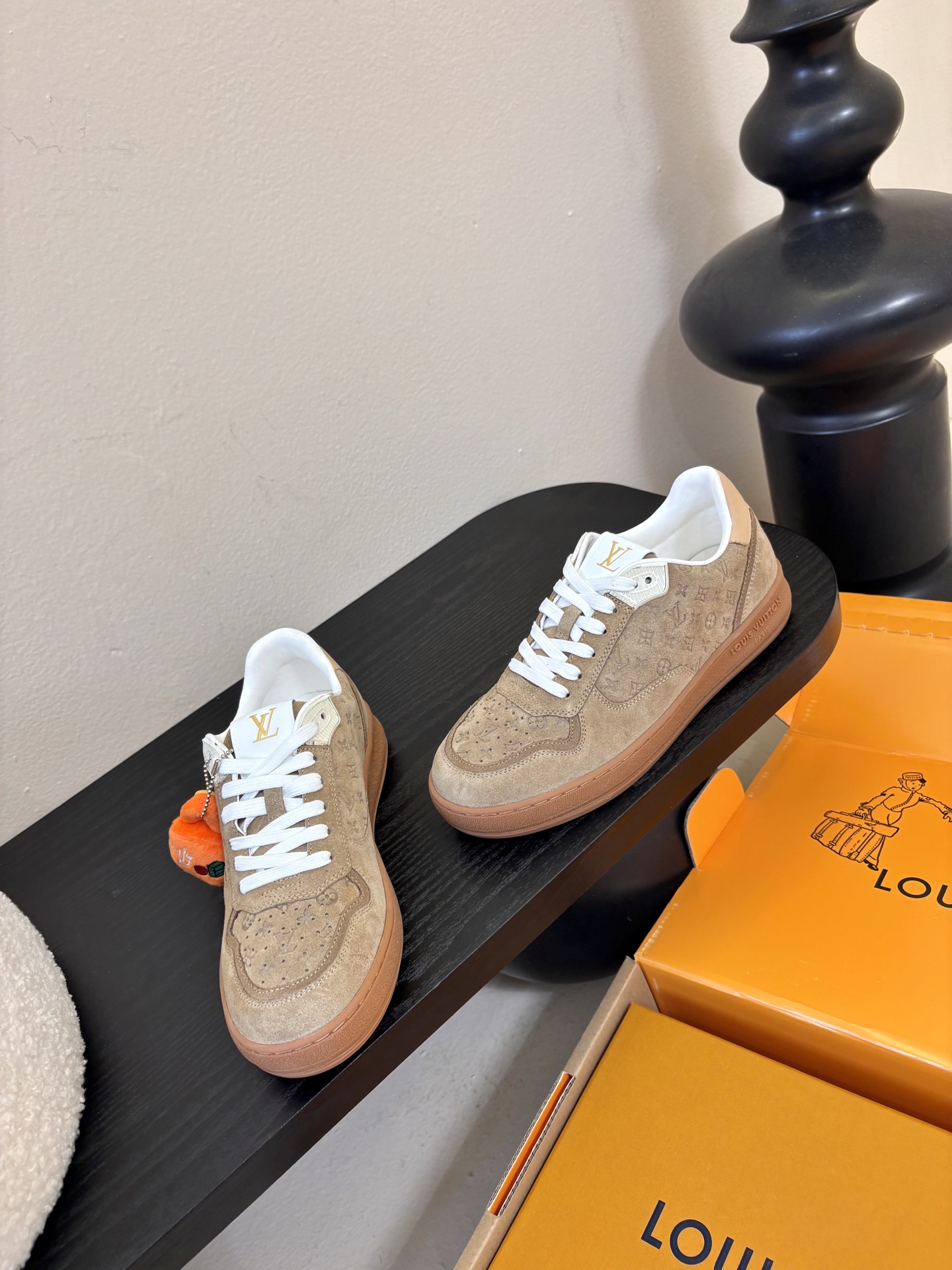 lv 26c new arrival～一上市就熱銷爆賣新鞋款 Lagoon Sneaker採用Monog