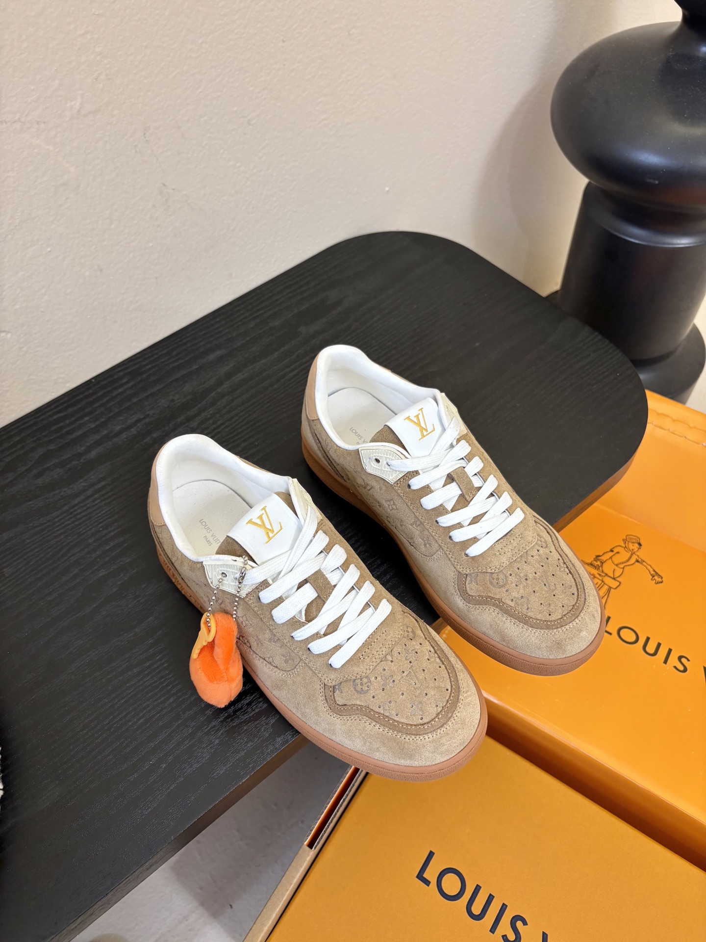 lv 26c new arrival～一上市就熱銷爆賣新鞋款 Lagoon Sneaker採用Monog