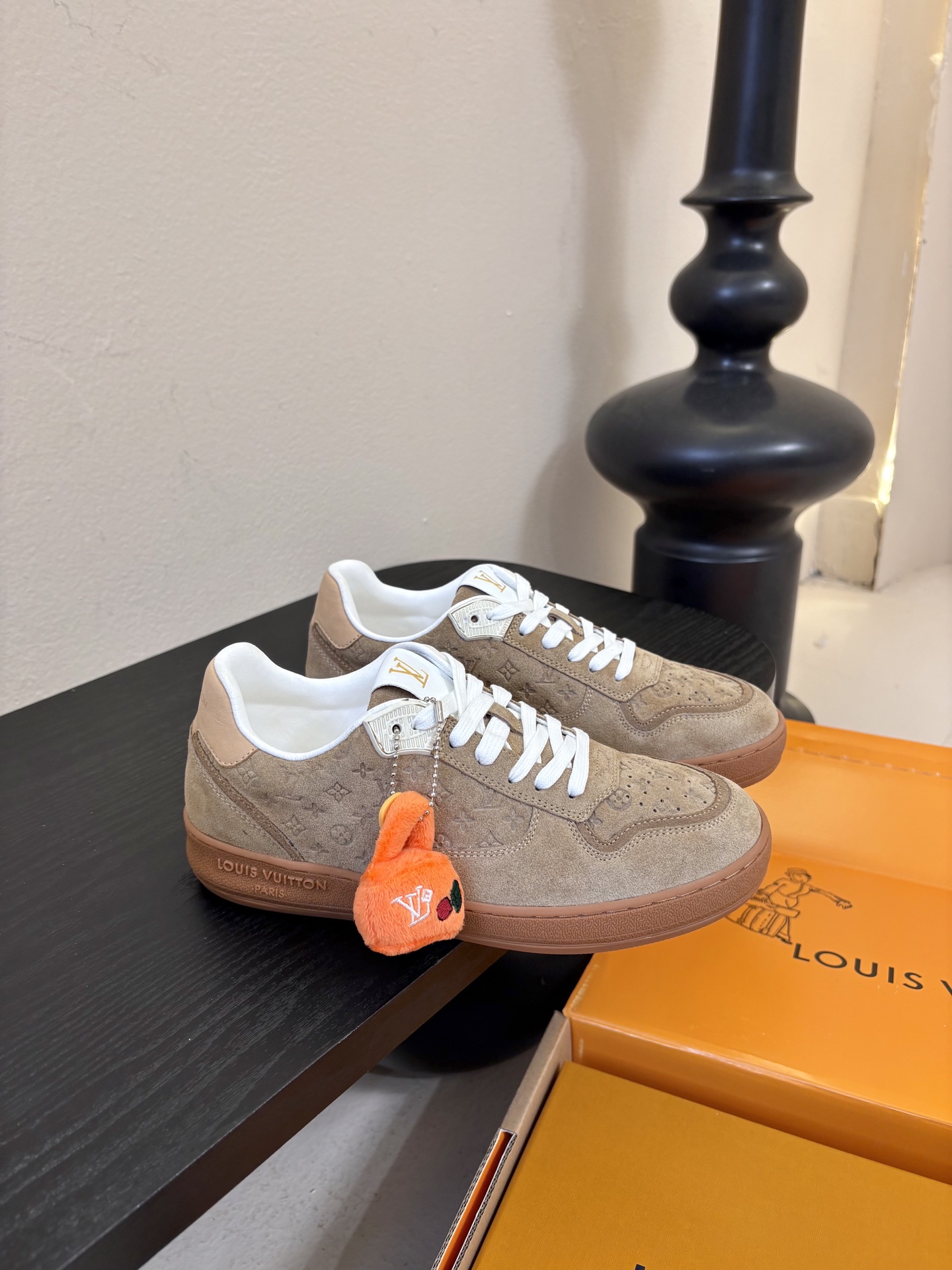 lv 26c new arrival～一上市就熱銷爆賣新鞋款 Lagoon Sneaker採用Monog