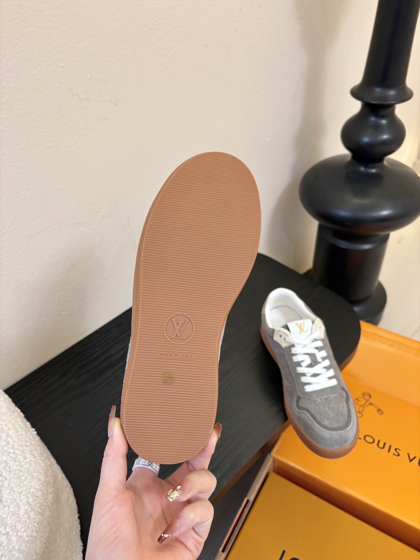 lv 26c new arrival～一上市就熱銷爆賣新鞋款 Lagoon Sneaker採用Monog