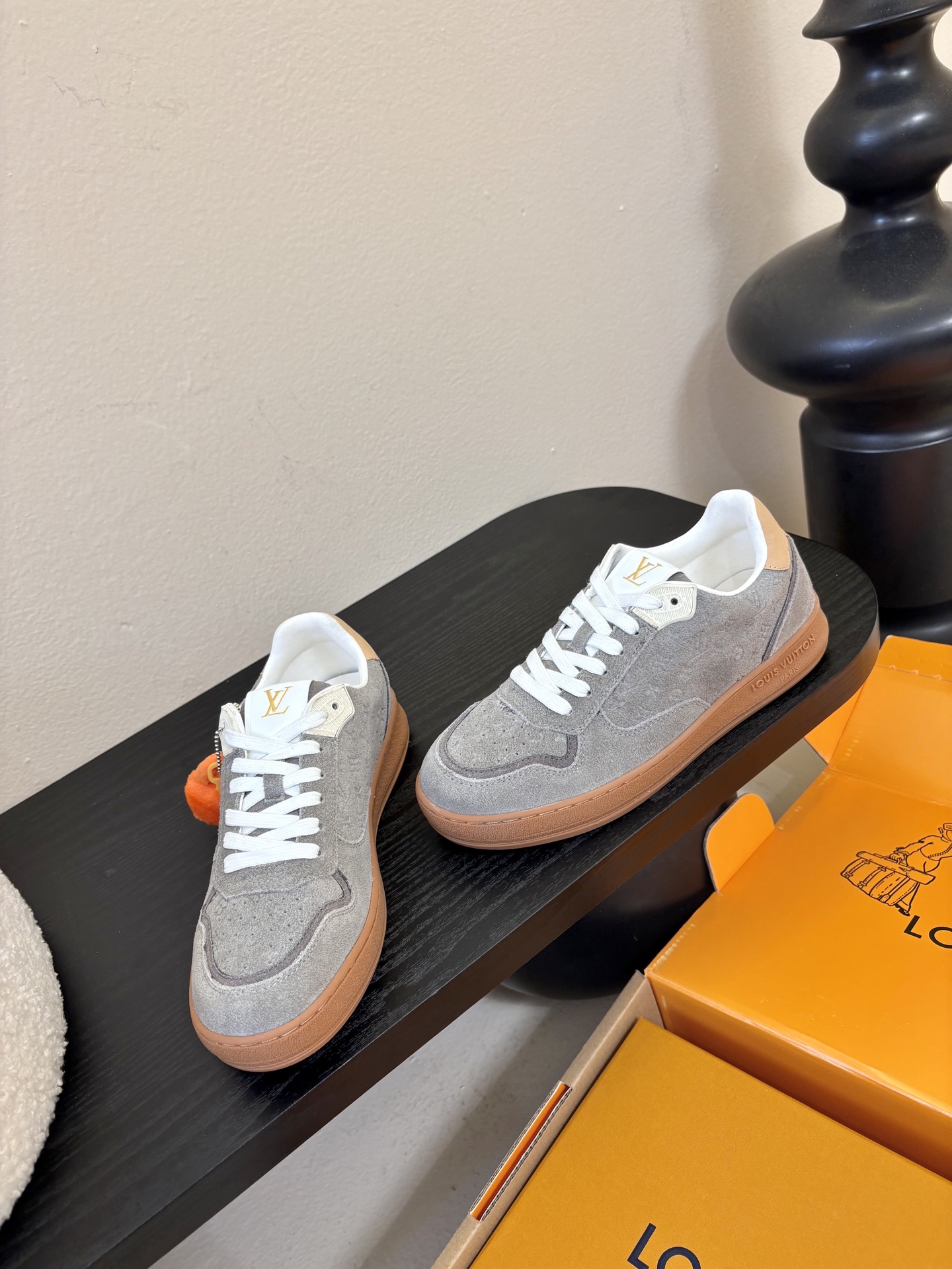 lv 26c new arrival～一上市就熱銷爆賣新鞋款 Lagoon Sneaker採用Monog