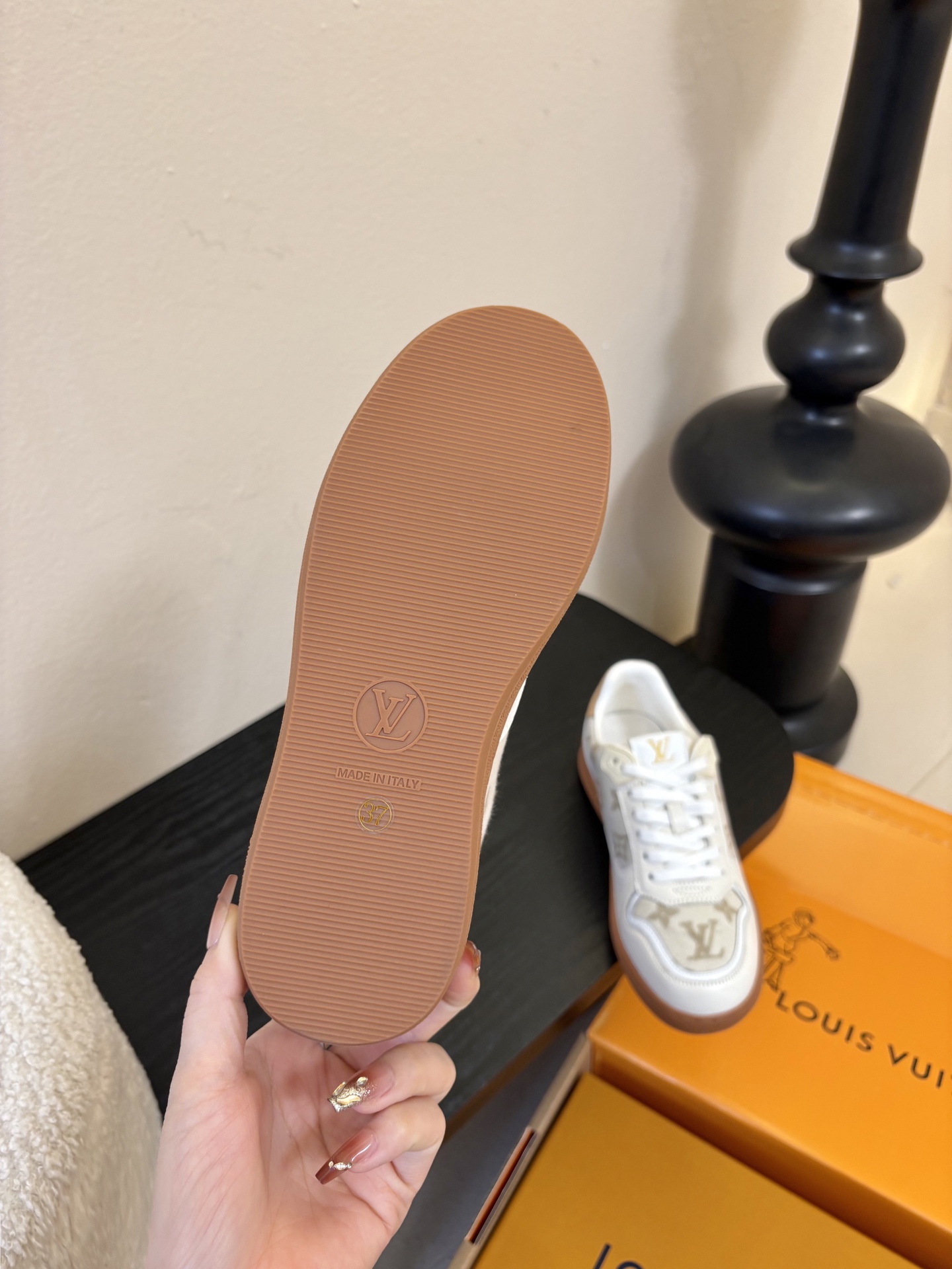 lv 26c new arrival～一上市就熱銷爆賣新鞋款 Lagoon Sneaker採用Monog