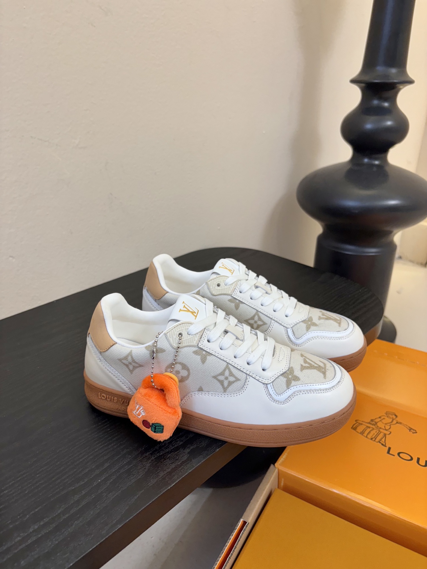 lv 26c new arrival～一上市就熱銷爆賣新鞋款 Lagoon Sneaker採用Monog