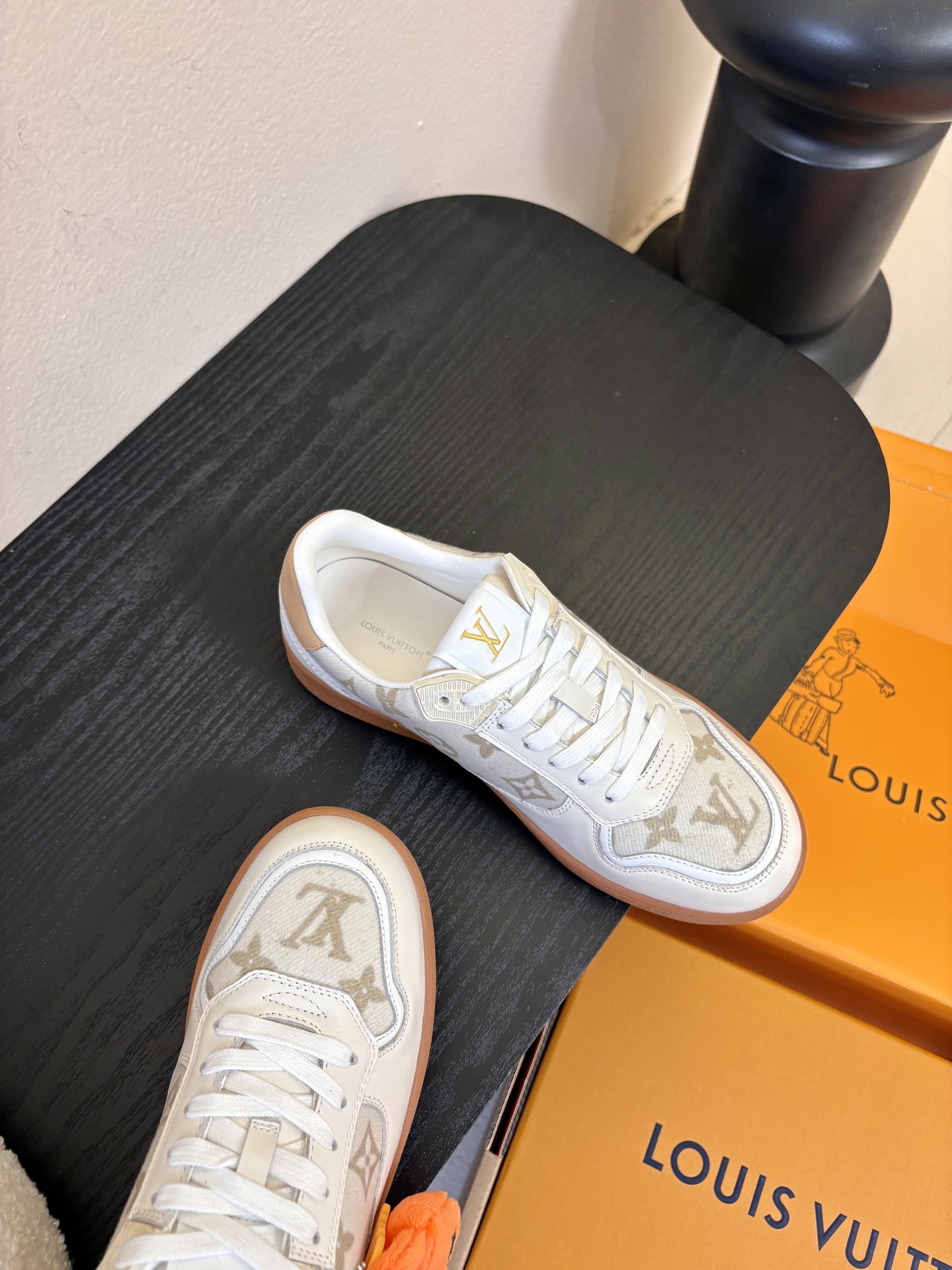 lv 26c new arrival～一上市就熱銷爆賣新鞋款 Lagoon Sneaker採用Monog