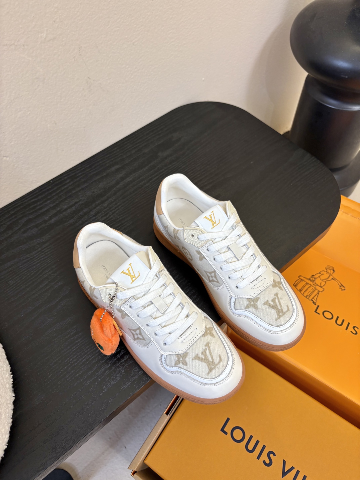 lv 26c new arrival～一上市就熱銷爆賣新鞋款 Lagoon Sneaker採用Monog