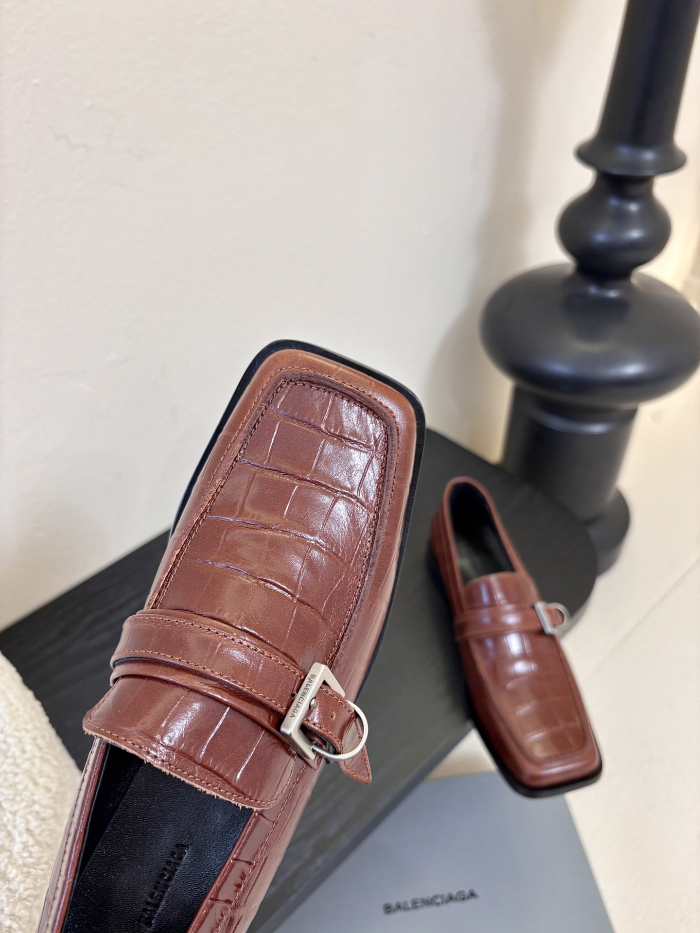 26春夏新款Balenciaga巴黎世家26Fw Bel Air鳄鱼纹压纹牛皮乐福鞋方头搭扣一脚蹬小皮鞋