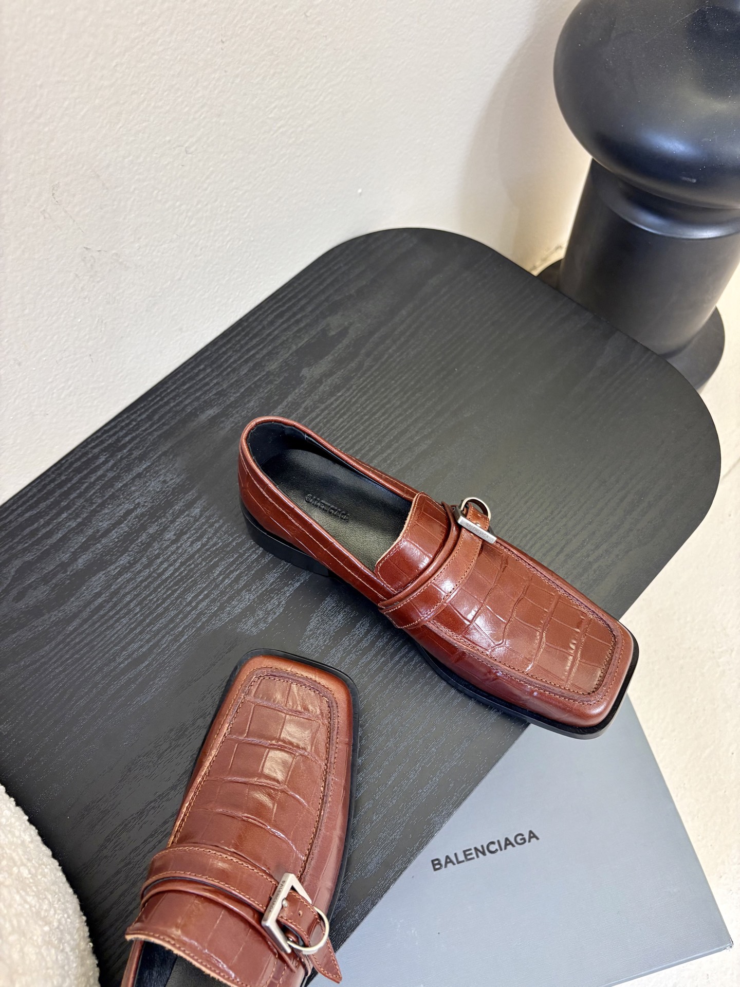 26春夏新款Balenciaga巴黎世家26Fw Bel Air鳄鱼纹压纹牛皮乐福鞋方头搭扣一脚蹬小皮鞋