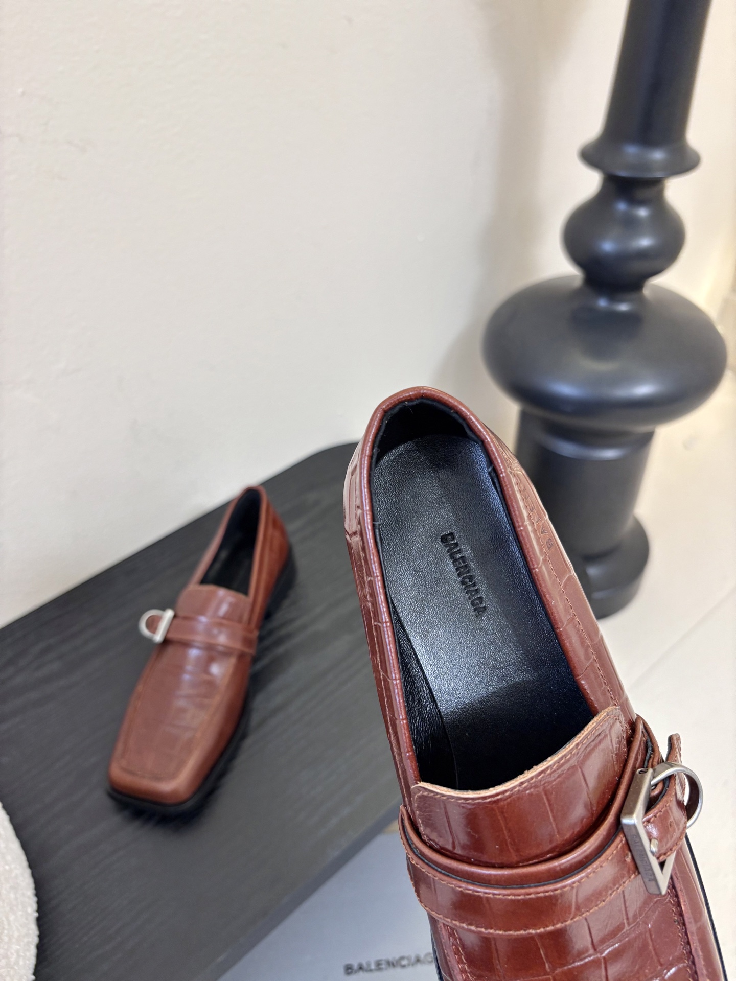 26春夏新款Balenciaga巴黎世家26Fw Bel Air鳄鱼纹压纹牛皮乐福鞋方头搭扣一脚蹬小皮鞋