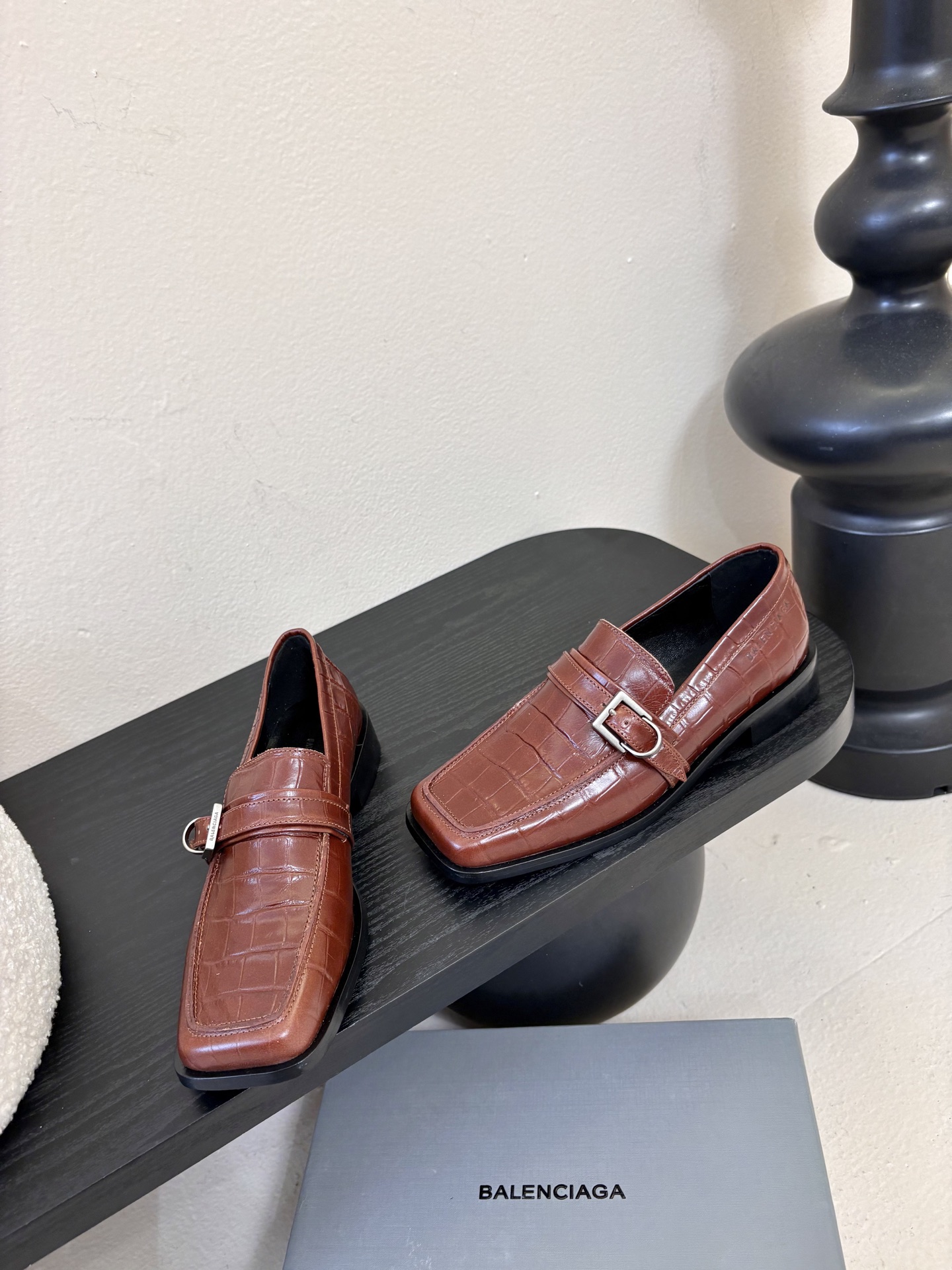 26春夏新款Balenciaga巴黎世家26Fw Bel Air鳄鱼纹压纹牛皮乐福鞋方头搭扣一脚蹬小皮鞋