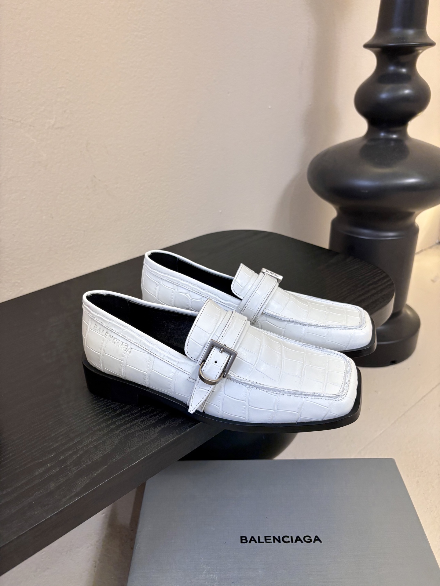 26春夏新款Balenciaga巴黎世家26Fw Bel Air鳄鱼纹压纹牛皮乐福鞋方头搭扣一脚蹬小皮鞋