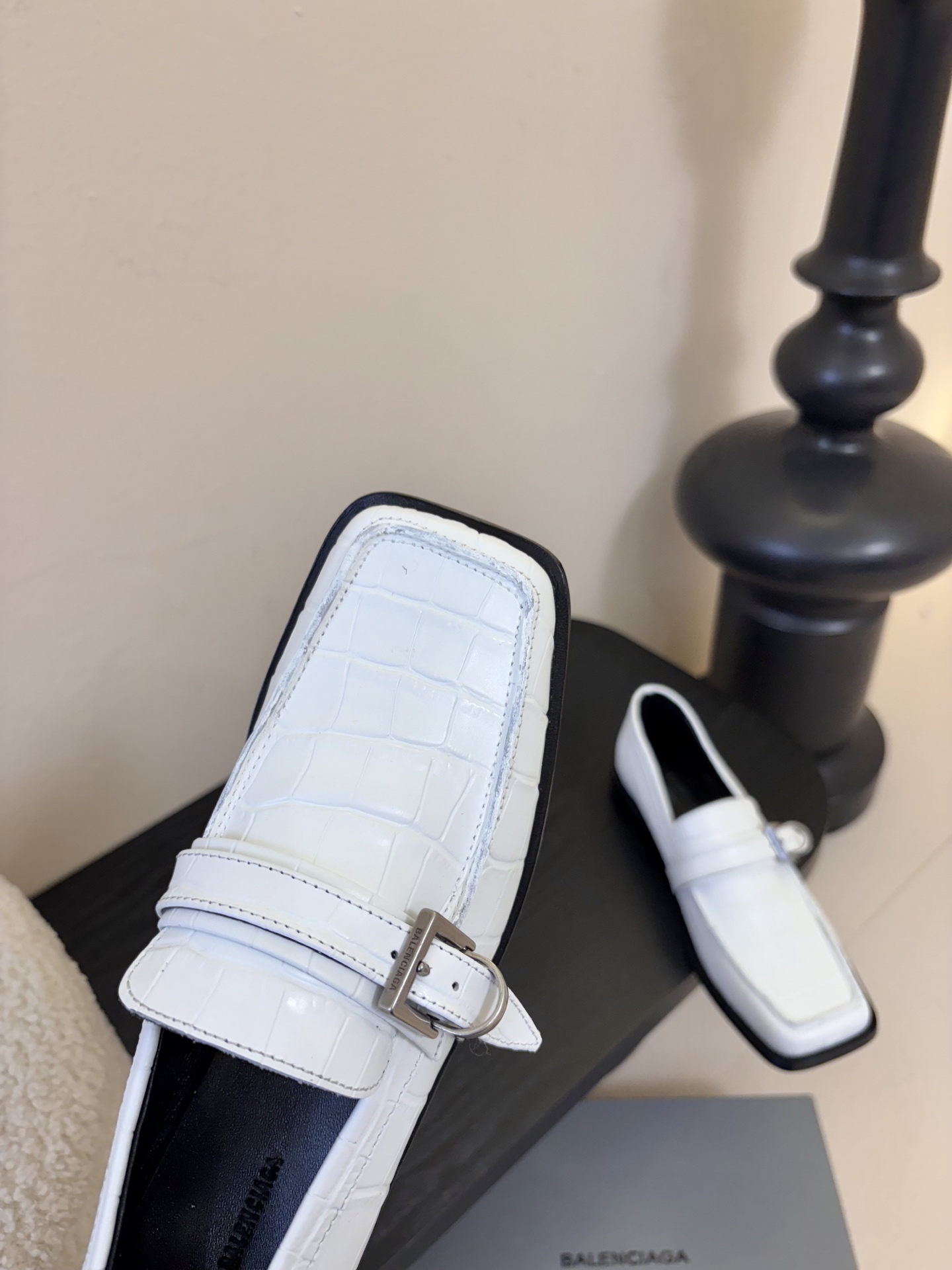 26春夏新款Balenciaga巴黎世家26Fw Bel Air鳄鱼纹压纹牛皮乐福鞋方头搭扣一脚蹬小皮鞋