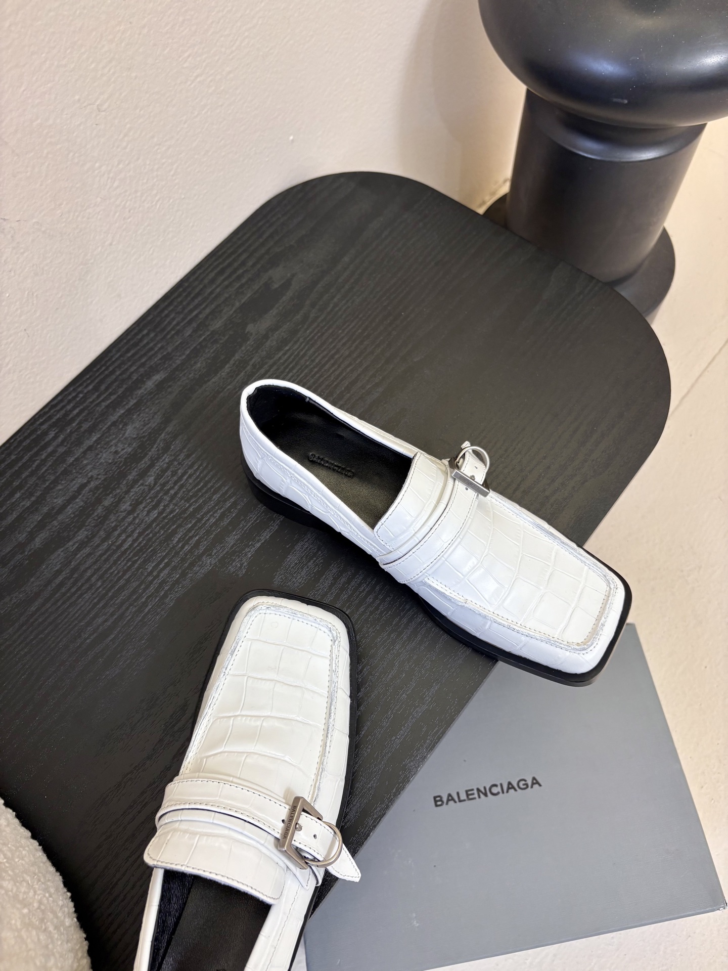 26春夏新款Balenciaga巴黎世家26Fw Bel Air鳄鱼纹压纹牛皮乐福鞋方头搭扣一脚蹬小皮鞋