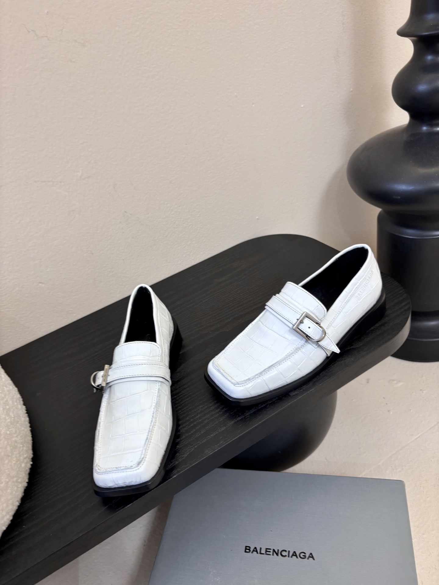 26春夏新款Balenciaga巴黎世家26Fw Bel Air鳄鱼纹压纹牛皮乐福鞋方头搭扣一脚蹬小皮鞋