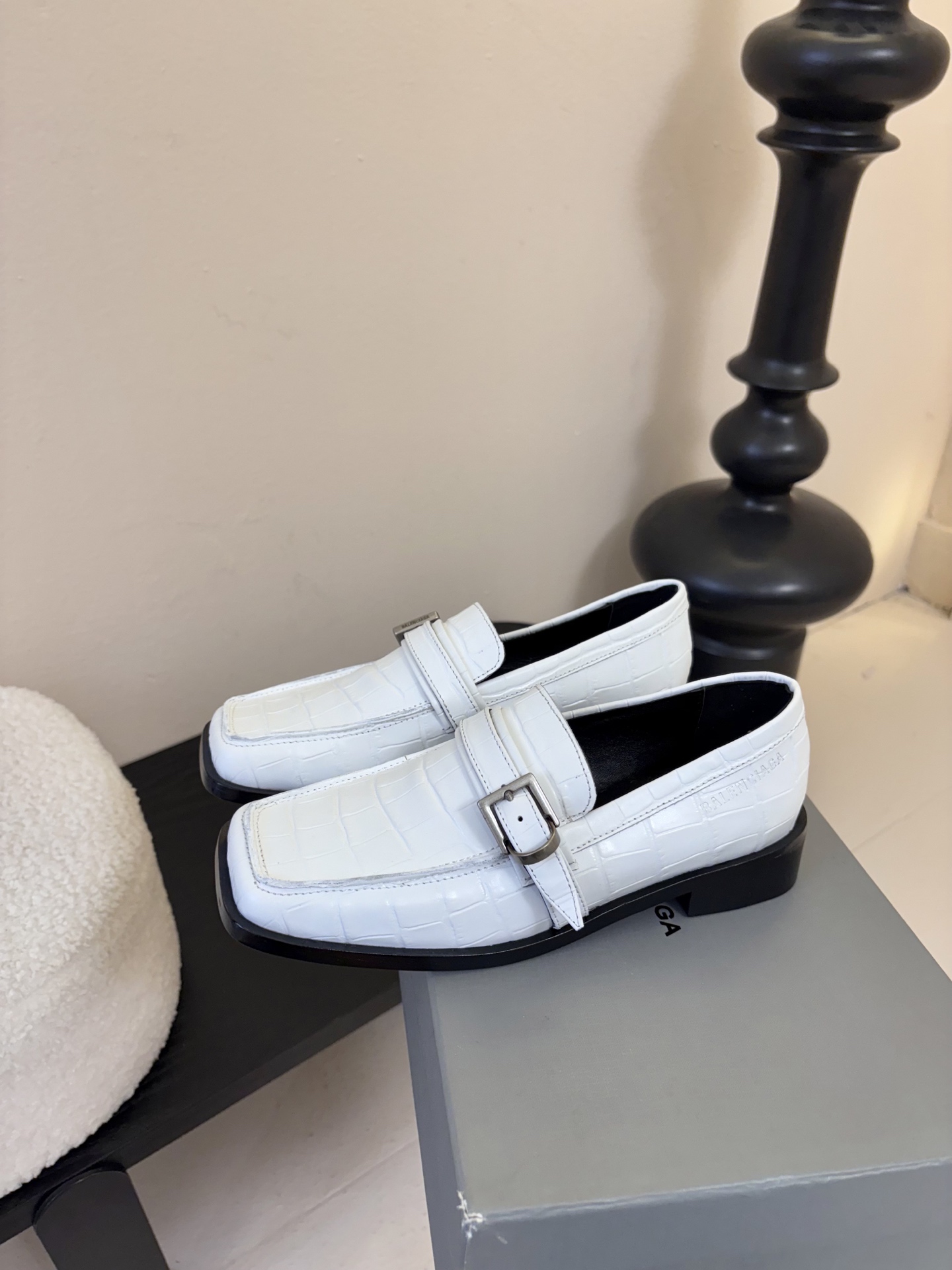 26春夏新款Balenciaga巴黎世家26Fw Bel Air鳄鱼纹压纹牛皮乐福鞋方头搭扣一脚蹬小皮鞋